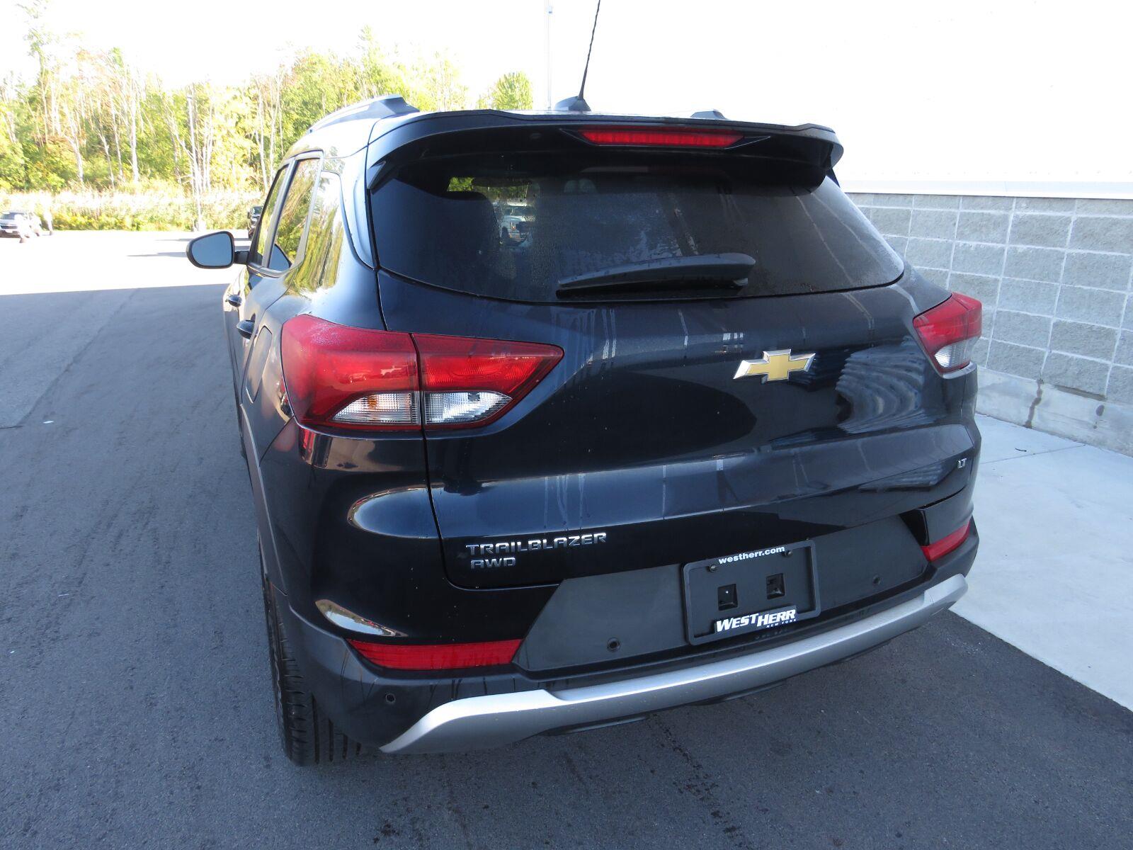 Used 2021 Midnight Blue Metallic Chevrolet LT image 18