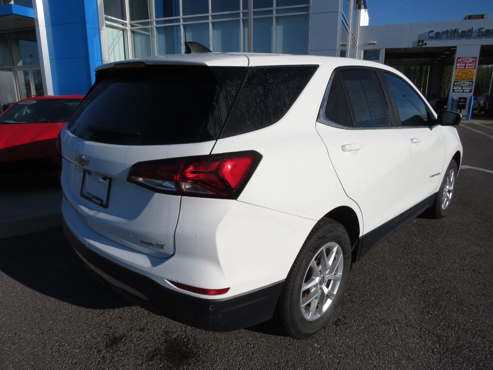 Used 2024 Summit White Chevrolet LT image 7