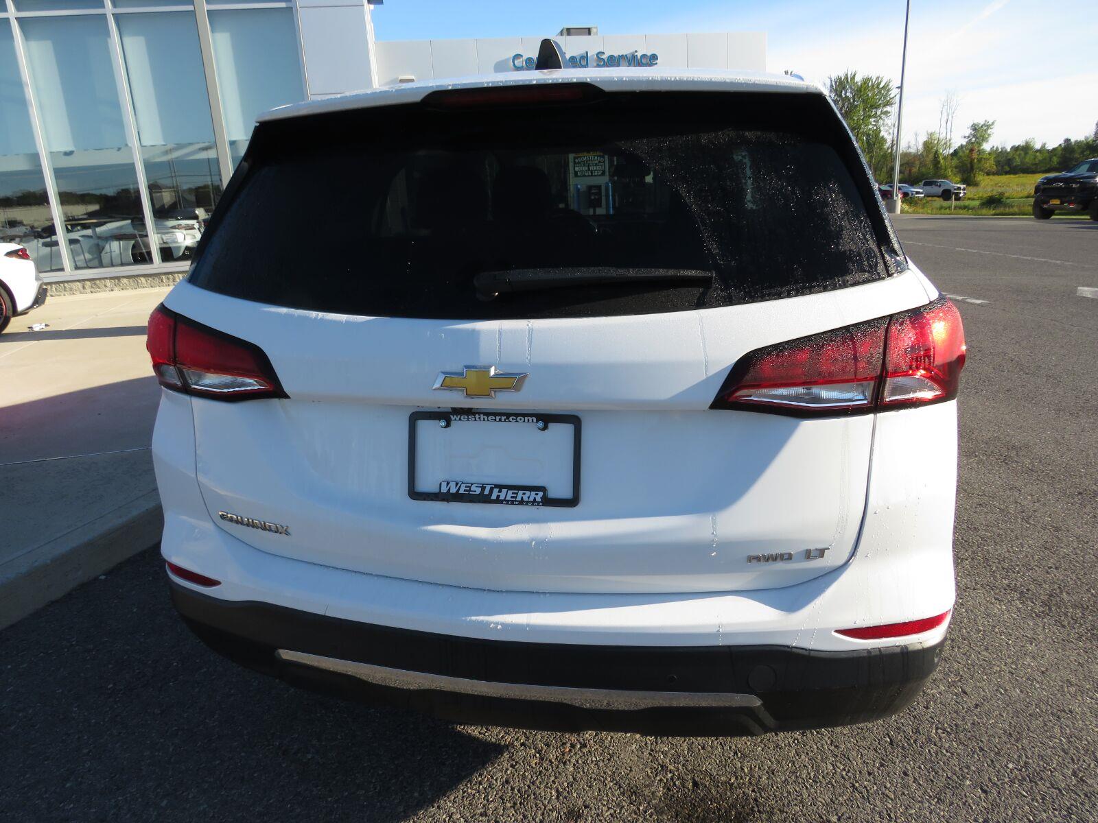 Used 2024 Summit White Chevrolet LT image 10