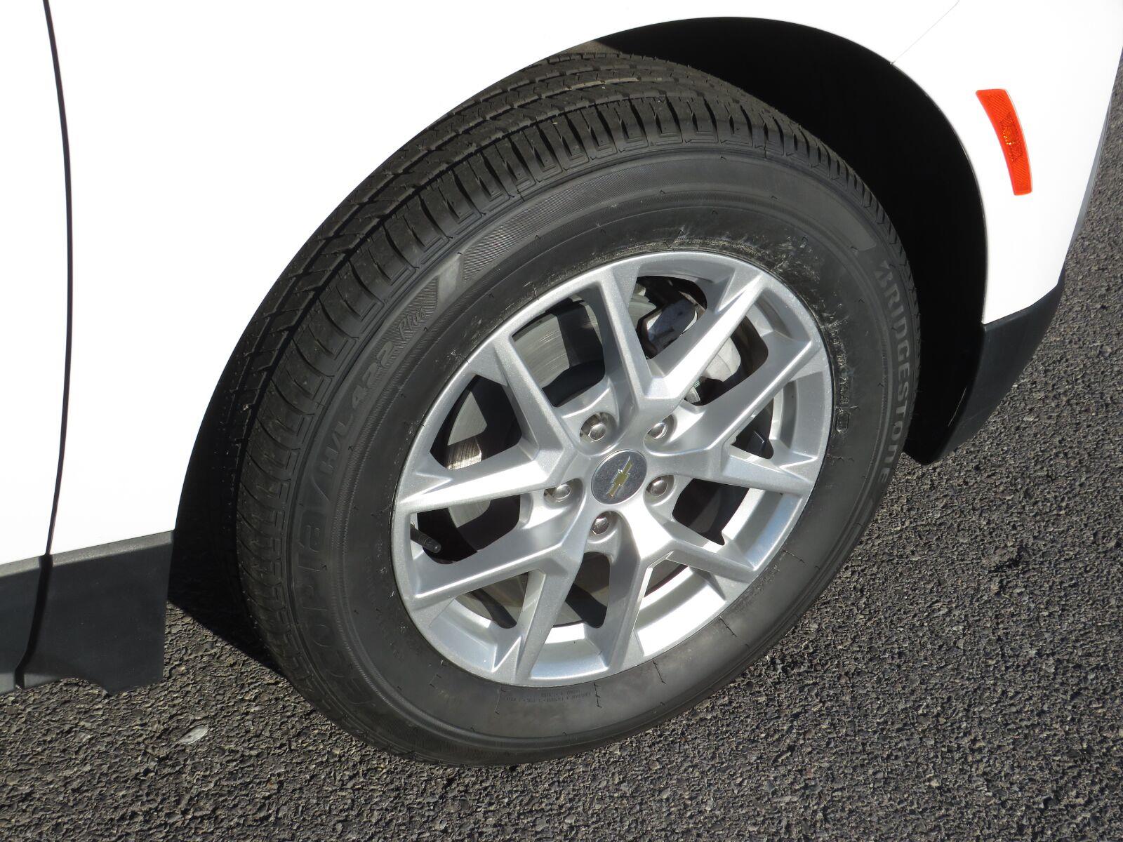 Used 2024 Summit White Chevrolet LT image 12