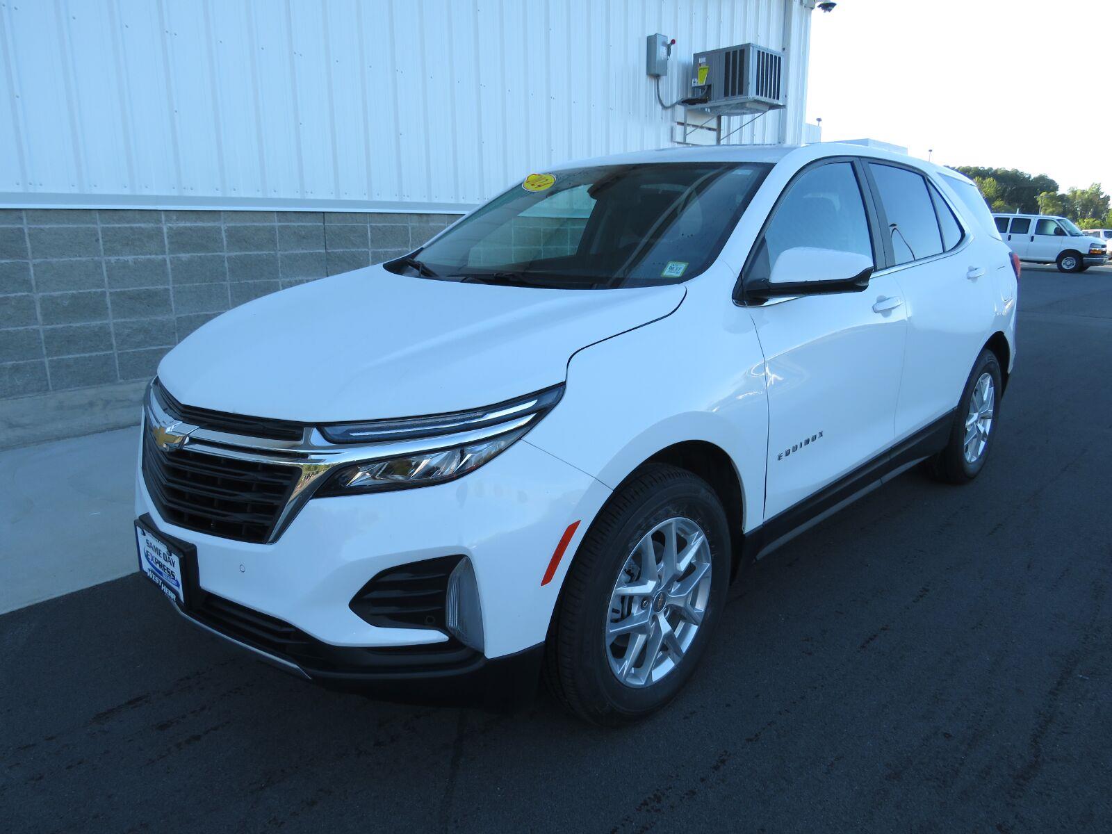 Used 2024 Summit White Chevrolet LT image 13