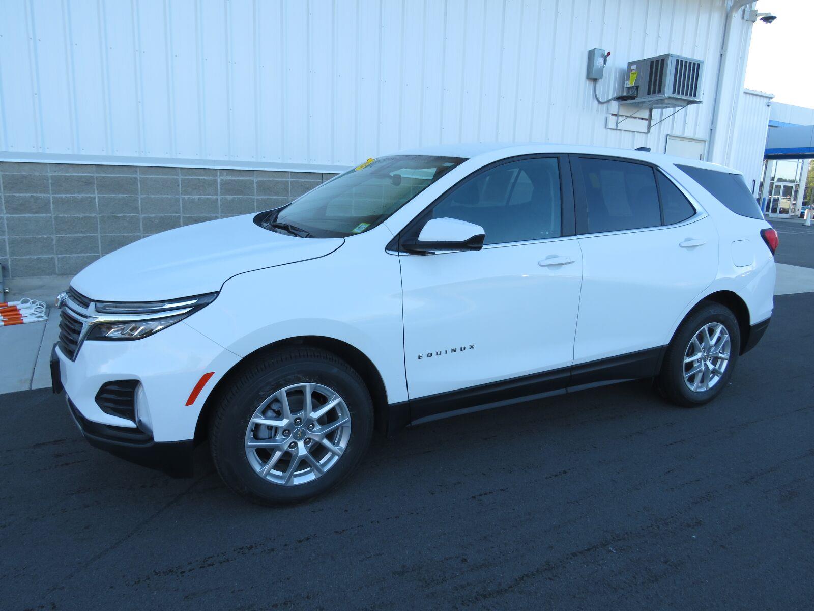 Used 2024 Summit White Chevrolet LT image 16