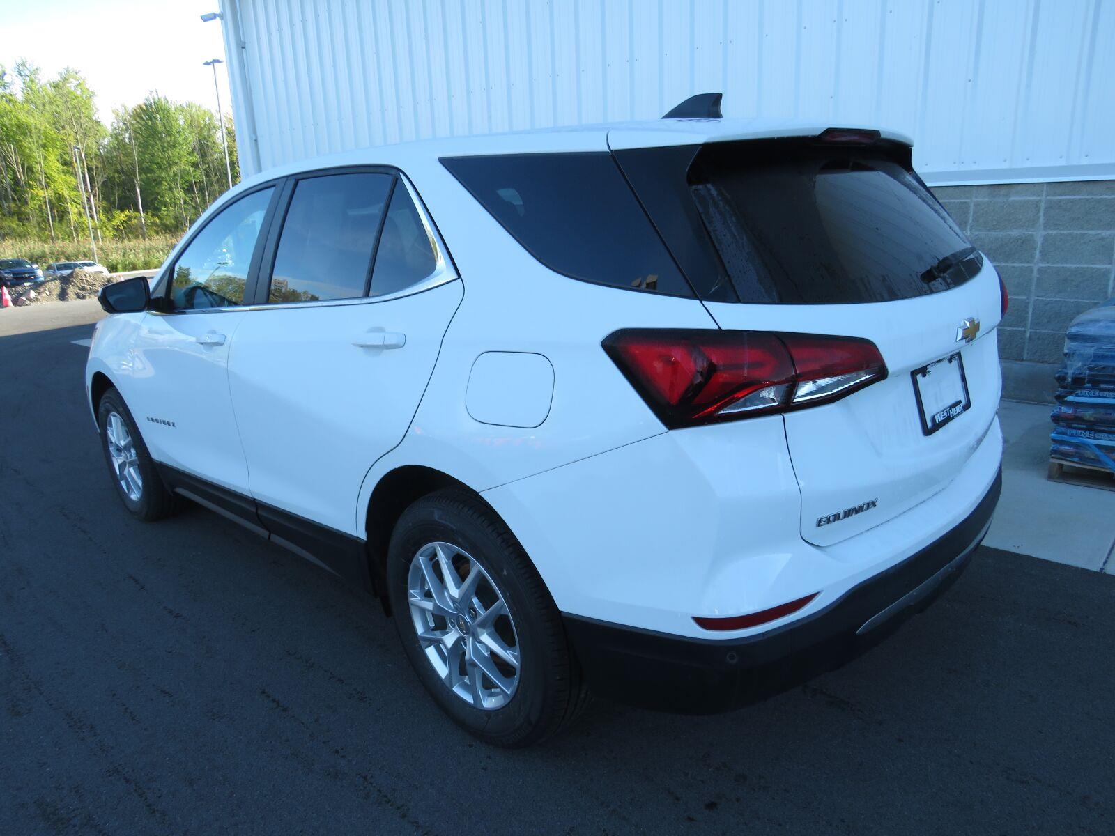 Used 2024 Summit White Chevrolet LT image 17