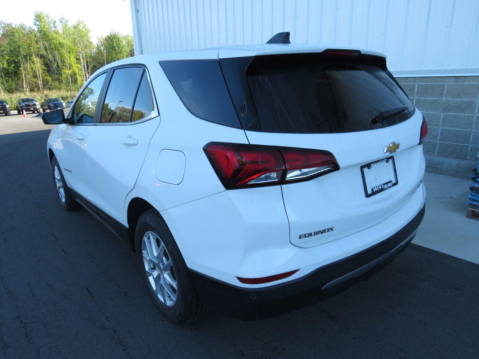 Used 2024 Summit White Chevrolet LT image 18