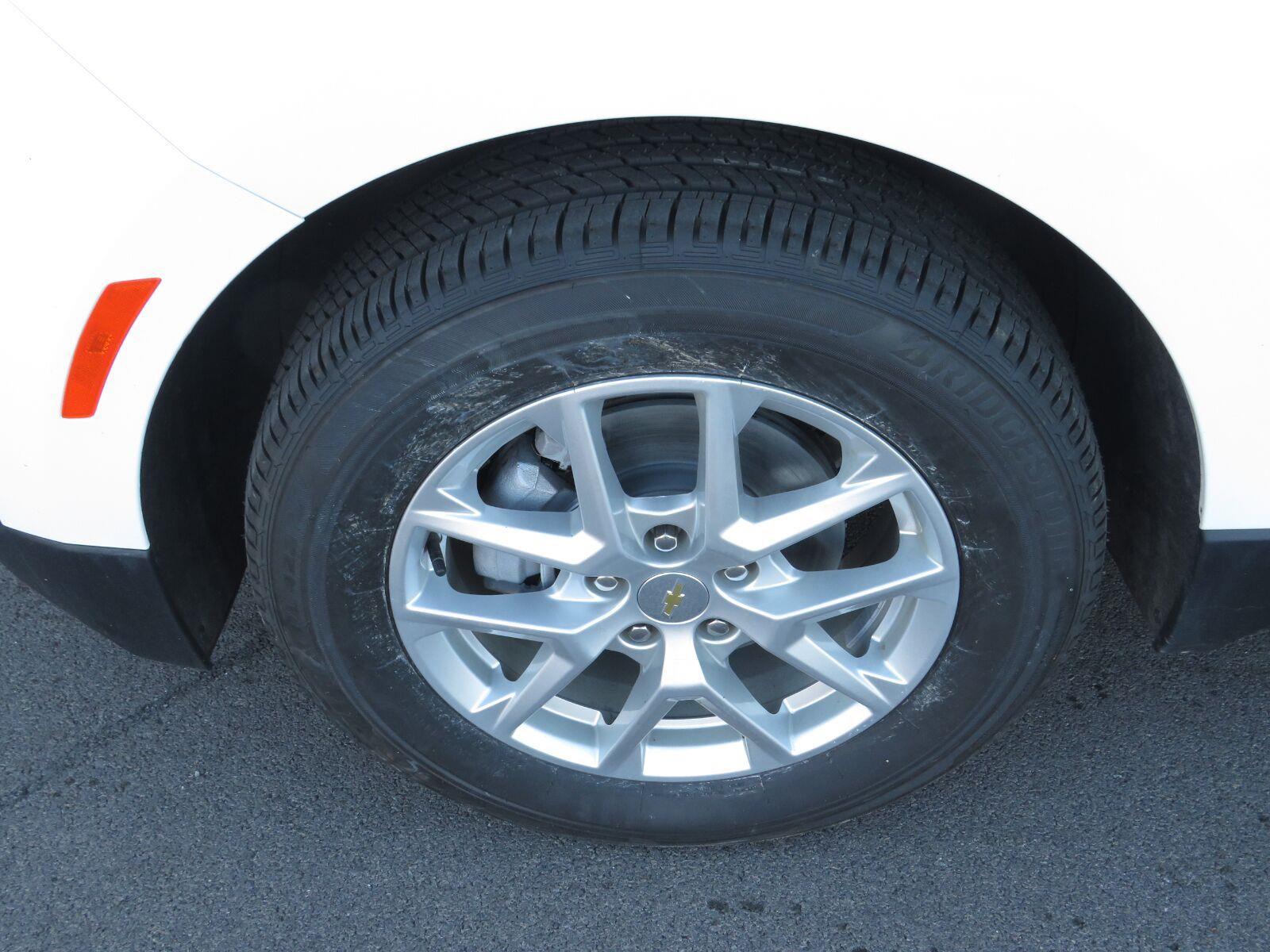 Used 2024 Summit White Chevrolet LT image 21
