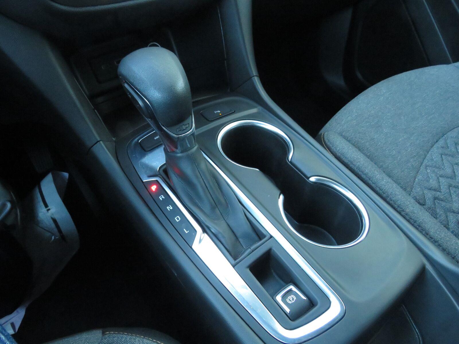 Used 2024 Summit White Chevrolet LT image 33