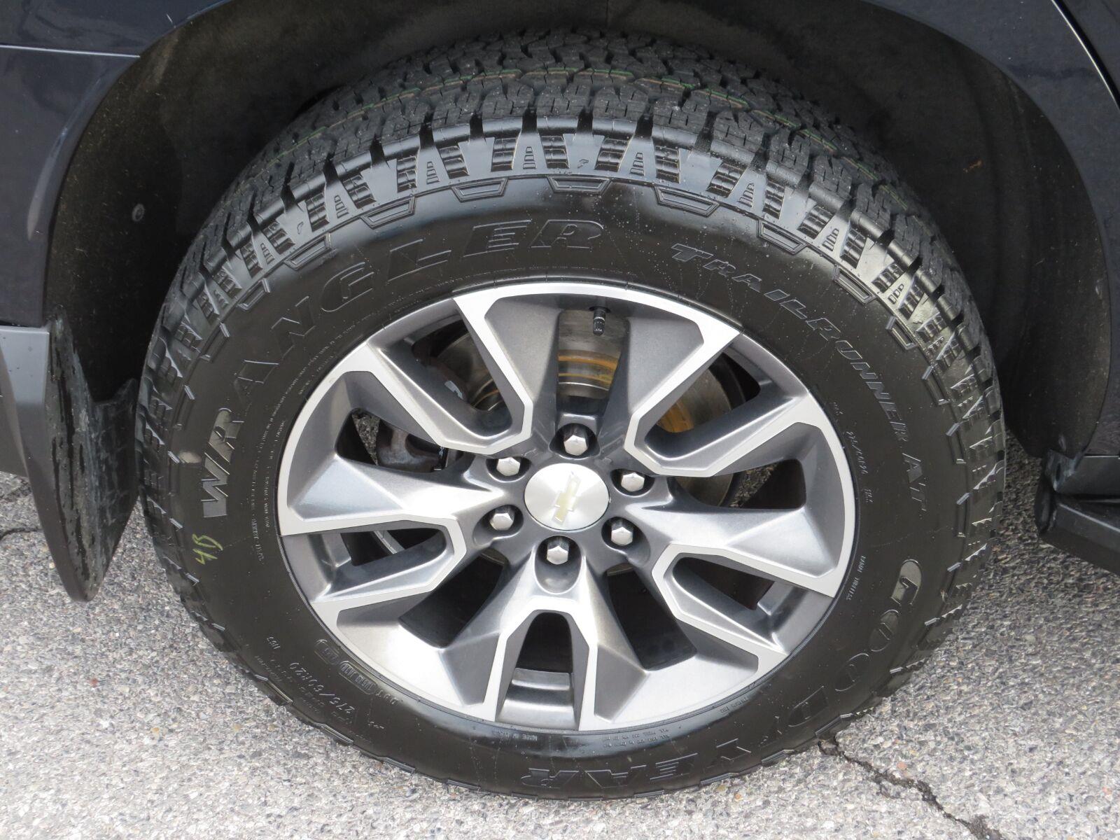 Used 2021 Midnight Blue Metallic Chevrolet LT image 17