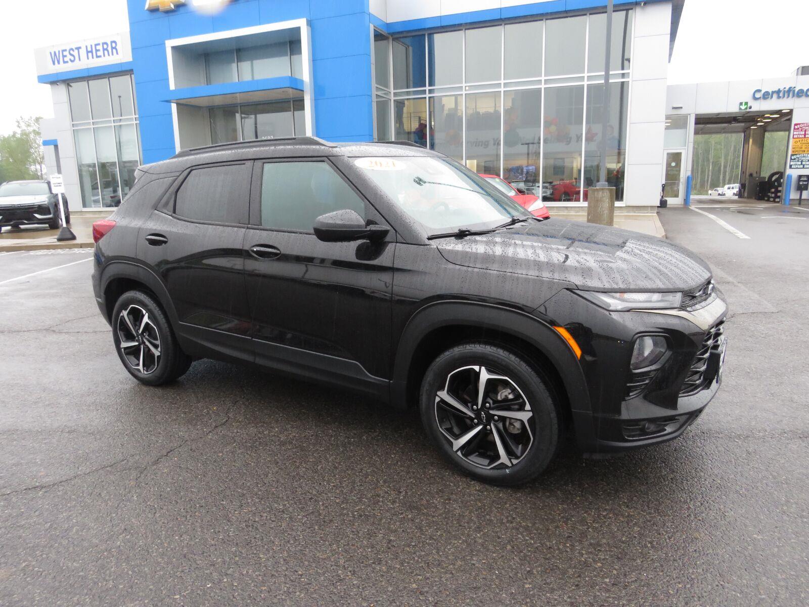 Used 2021 Mosaic Black Metallic Chevrolet RS image 4
