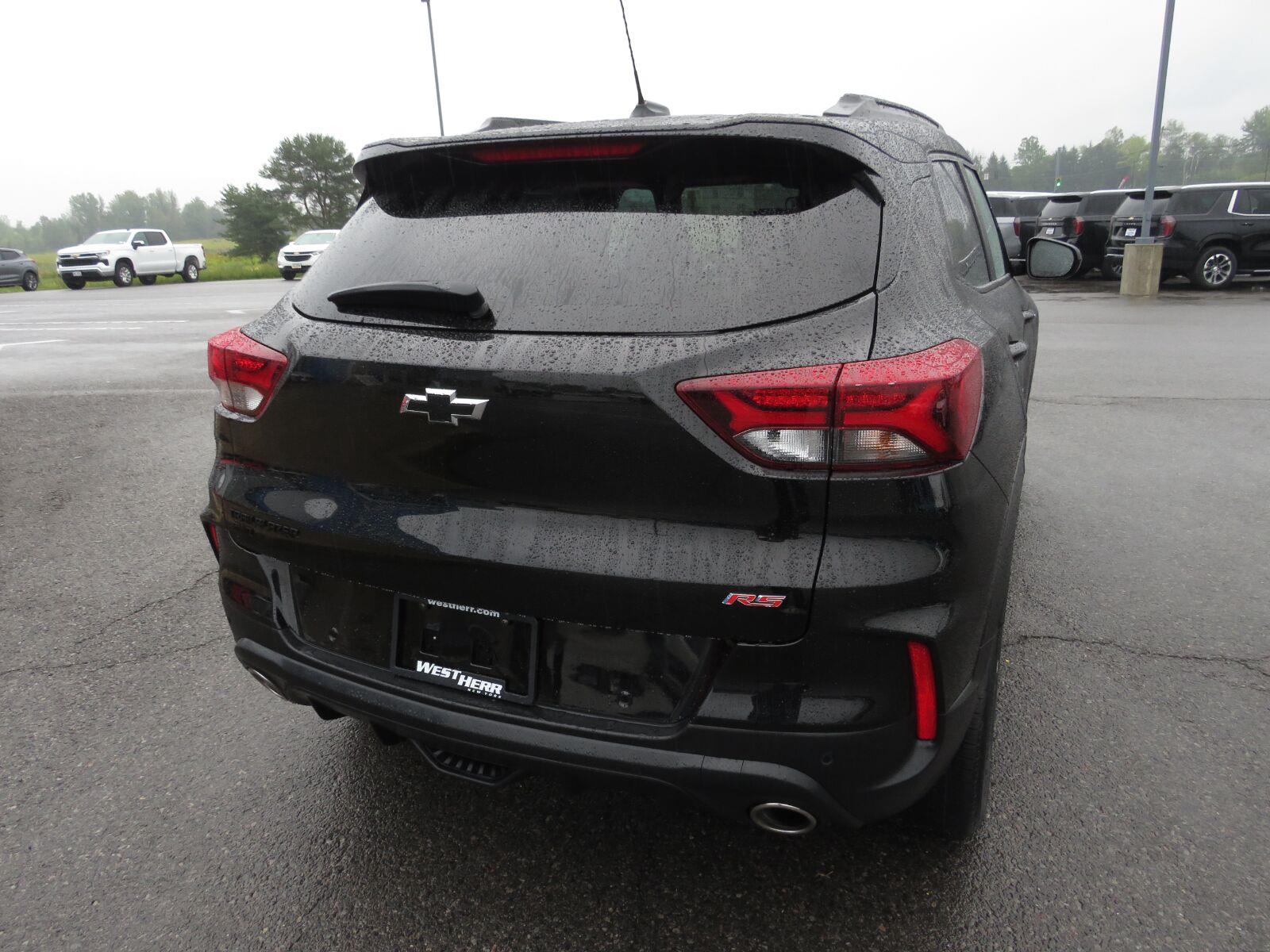 Used 2021 Mosaic Black Metallic Chevrolet RS image 8