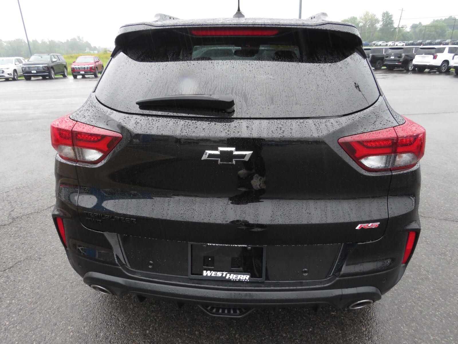 Used 2021 Mosaic Black Metallic Chevrolet RS image 9