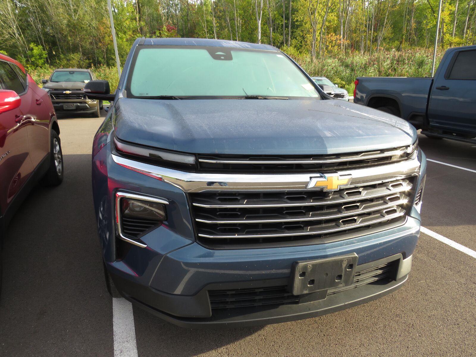 Used 2025 Lakeshore Blue Metallic Chevrolet AWD LT image 3