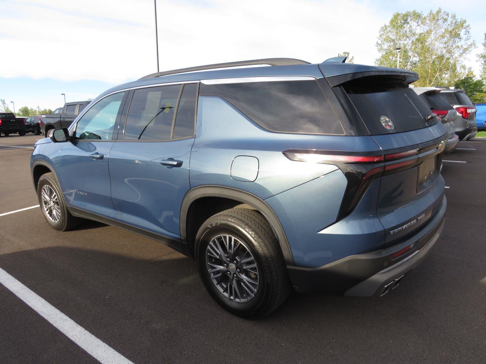 Used 2025 Lakeshore Blue Metallic Chevrolet AWD LT image 7