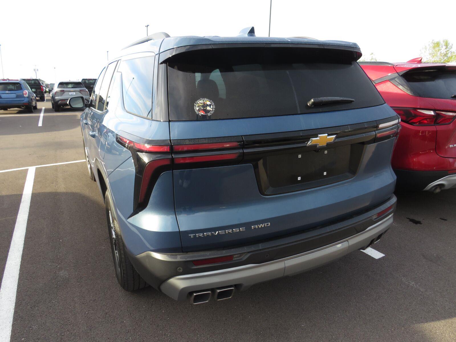 Used 2025 Lakeshore Blue Metallic Chevrolet AWD LT image 9
