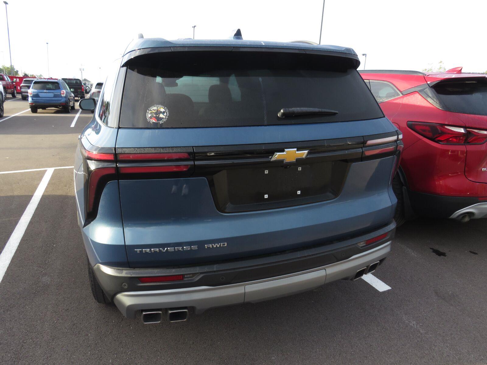 Used 2025 Lakeshore Blue Metallic Chevrolet AWD LT image 10