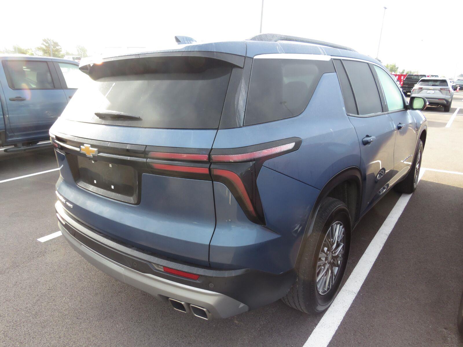 Used 2025 Lakeshore Blue Metallic Chevrolet AWD LT image 11
