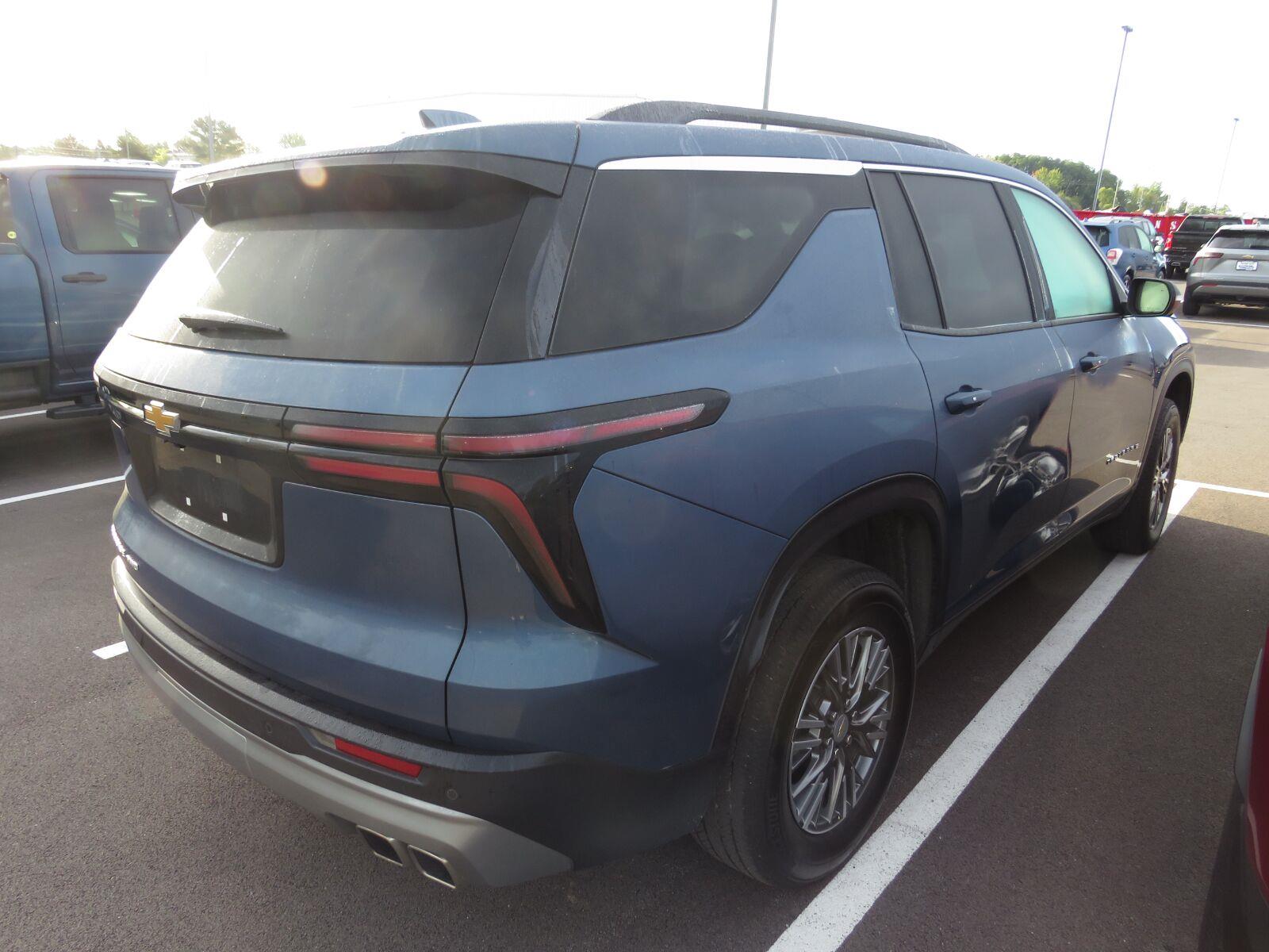 Used 2025 Lakeshore Blue Metallic Chevrolet AWD LT image 12