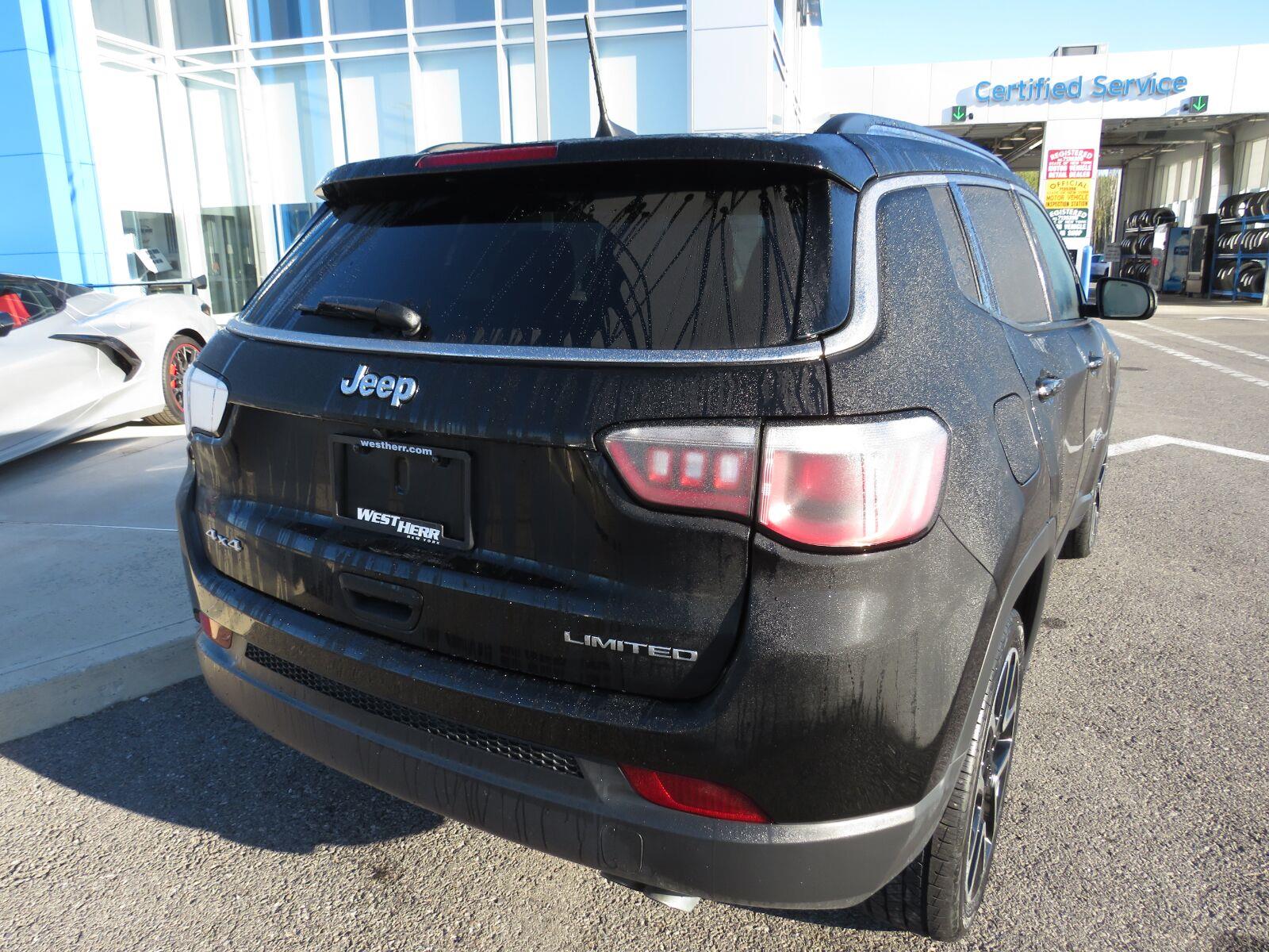 Used 2019 Diamond Black Crystal Pearlcoat Jeep Limited image 7