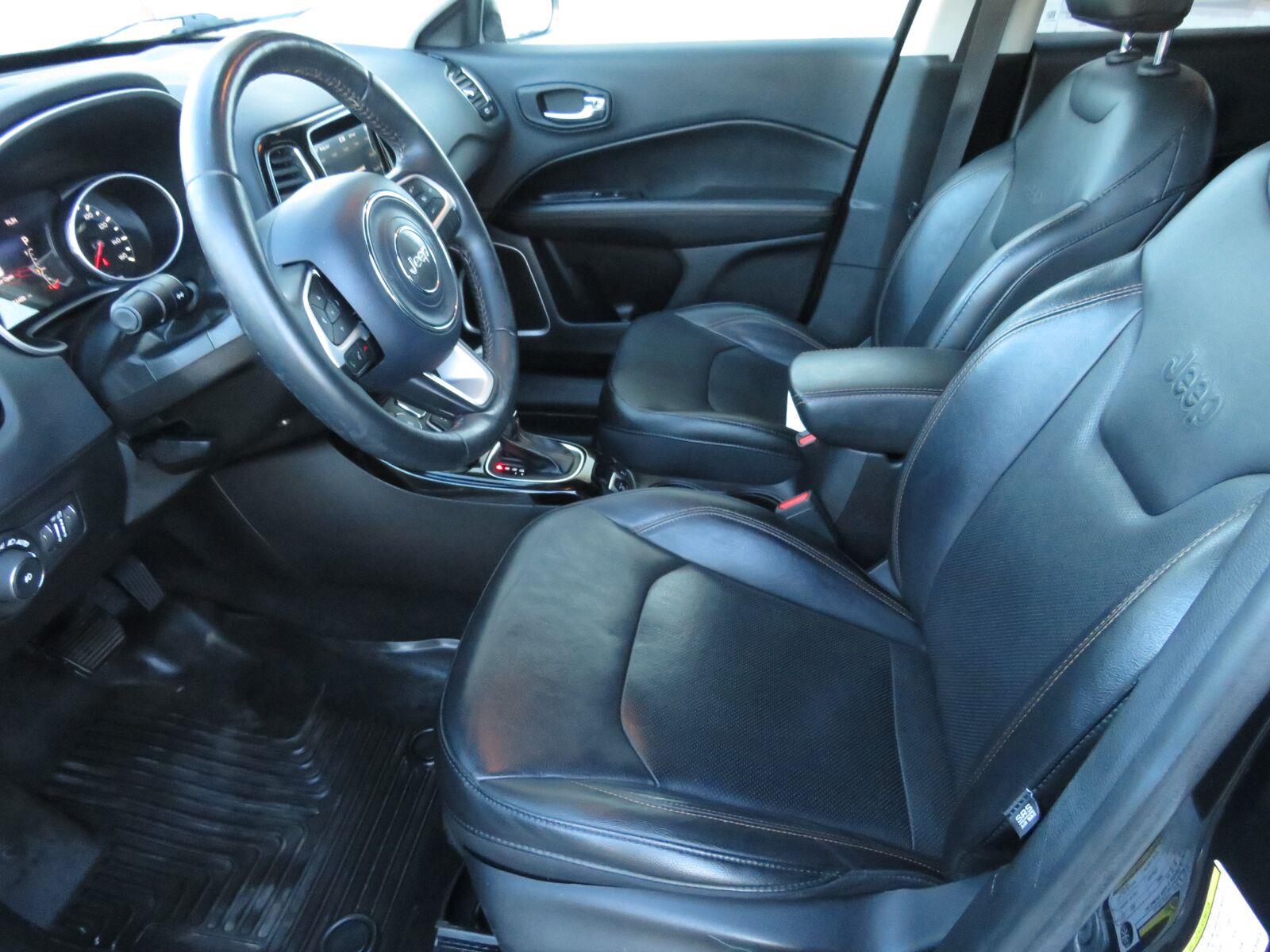 Used 2019 Diamond Black Crystal Pearlcoat Jeep Limited image 21