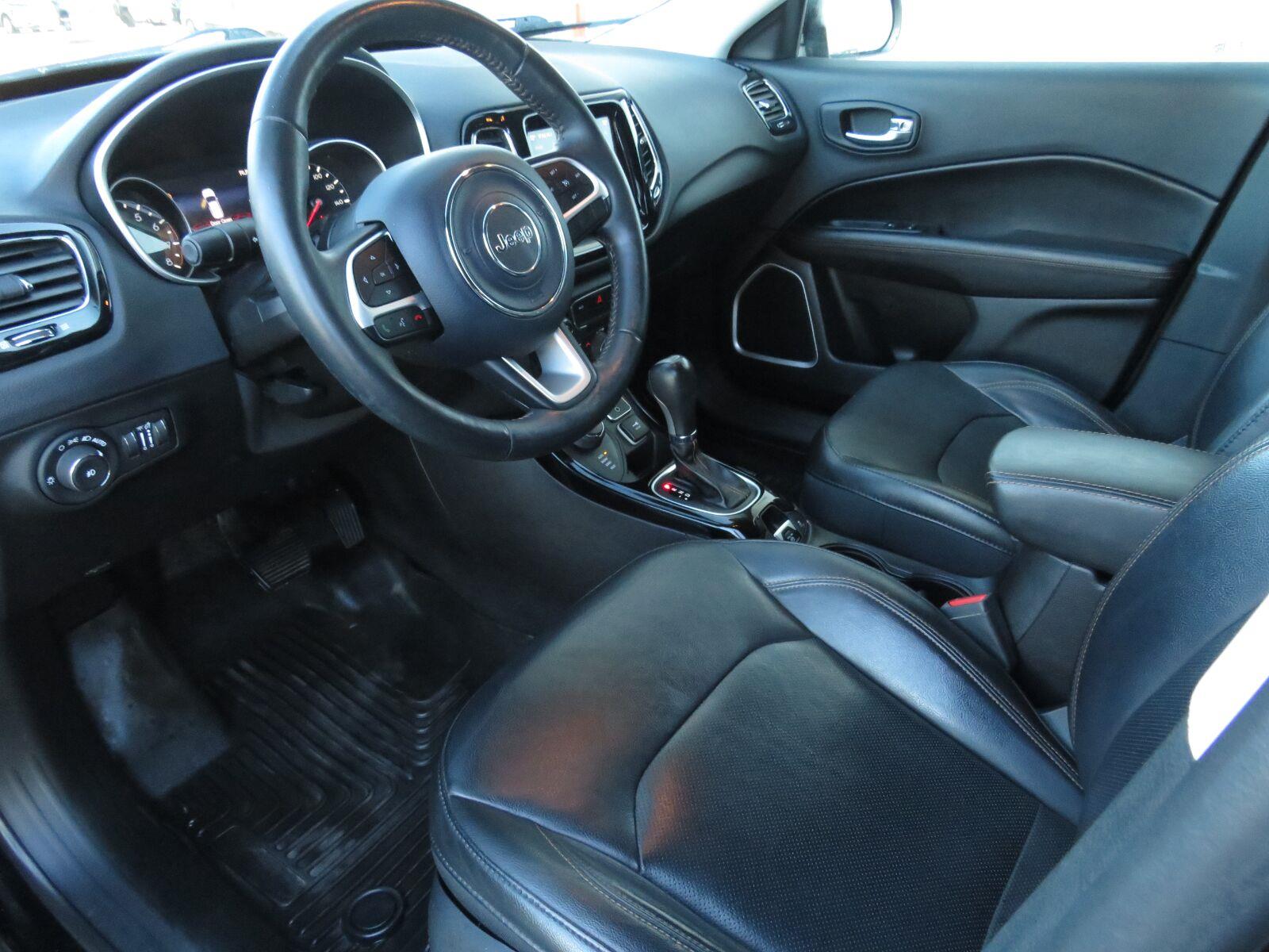 Used 2019 Diamond Black Crystal Pearlcoat Jeep Limited image 22