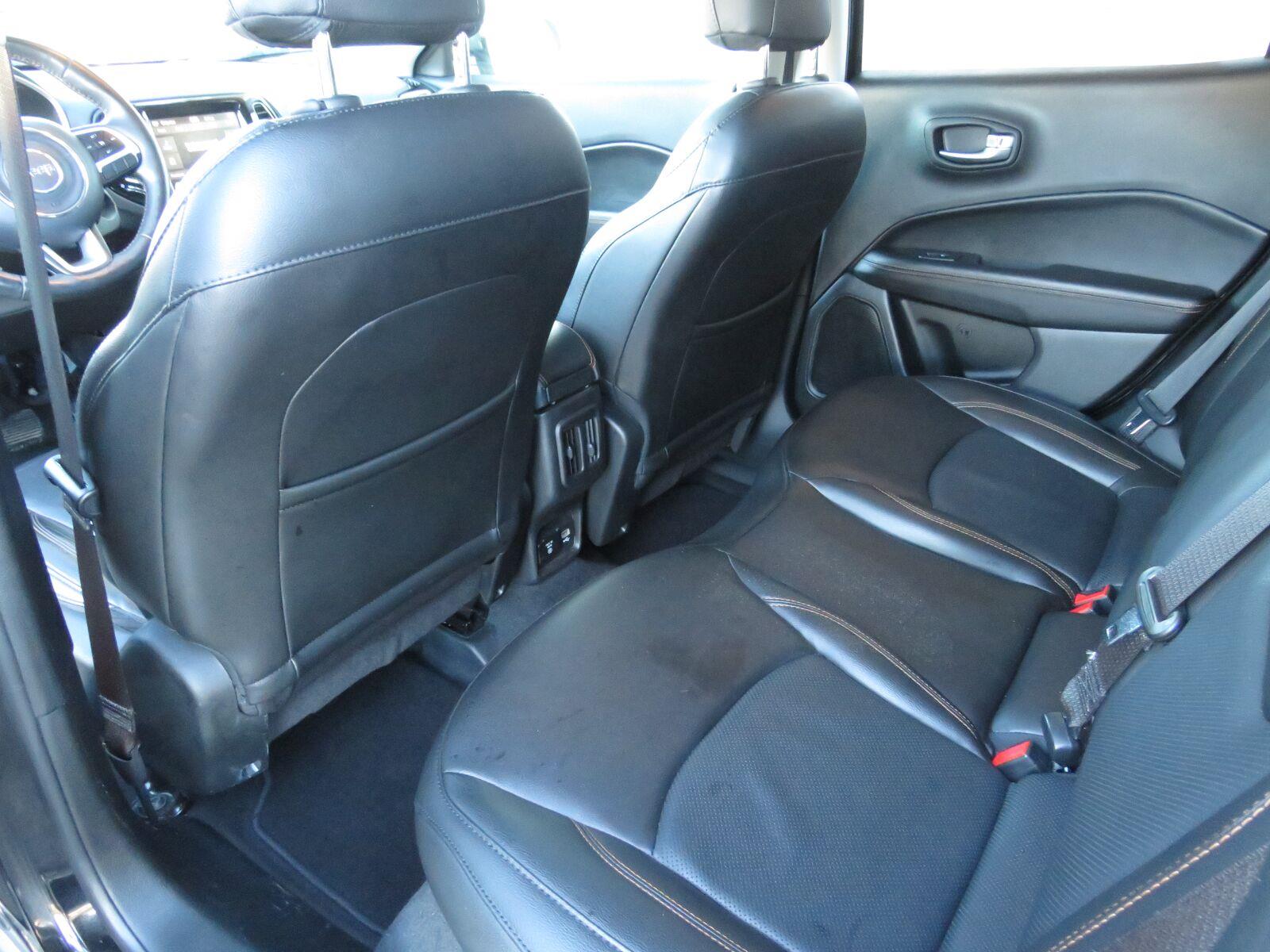 Used 2019 Diamond Black Crystal Pearlcoat Jeep Limited image 25