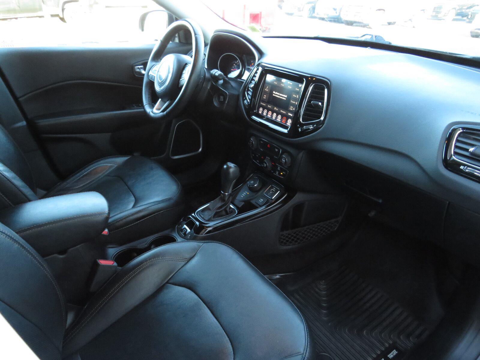 Used 2019 Diamond Black Crystal Pearlcoat Jeep Limited image 28