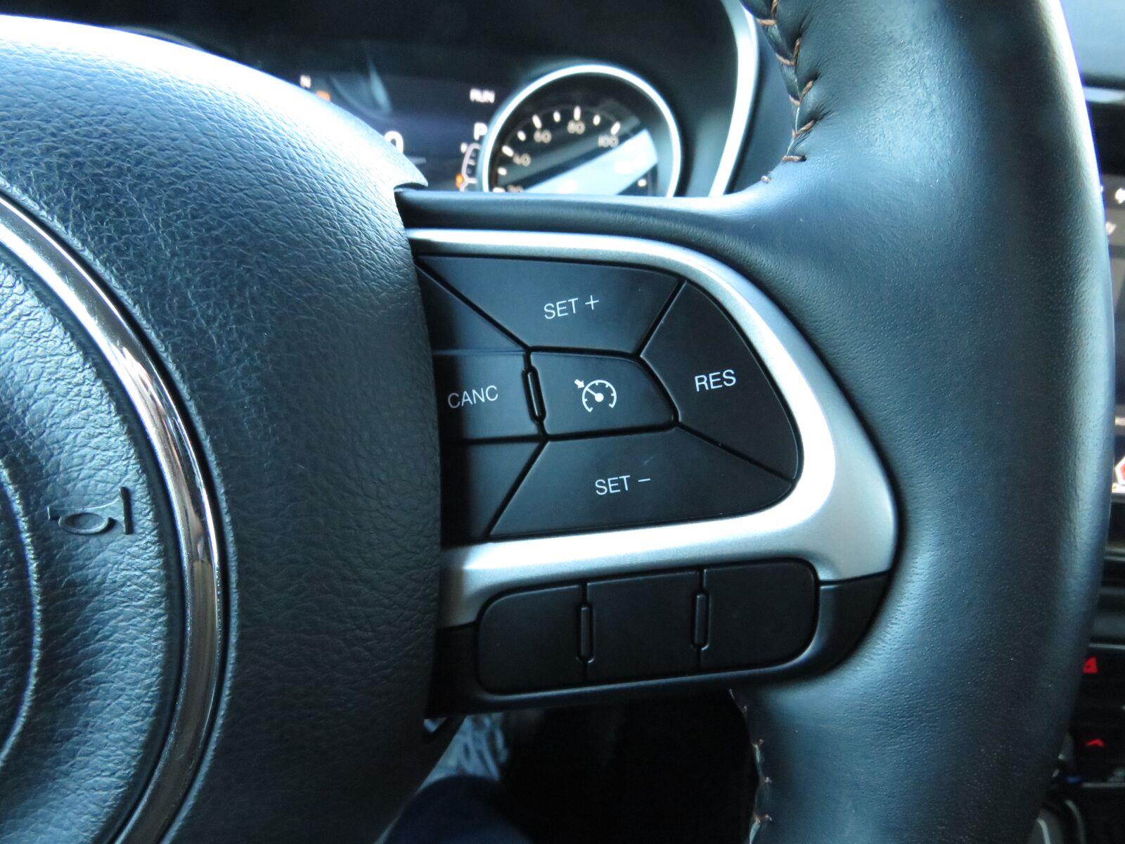 Used 2019 Diamond Black Crystal Pearlcoat Jeep Limited image 35