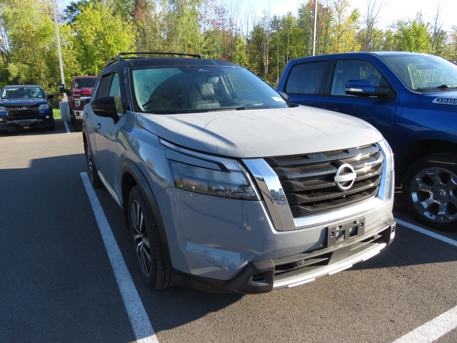 Used 2025 Solid Gray/Super Black Nissan Platinum image 2
