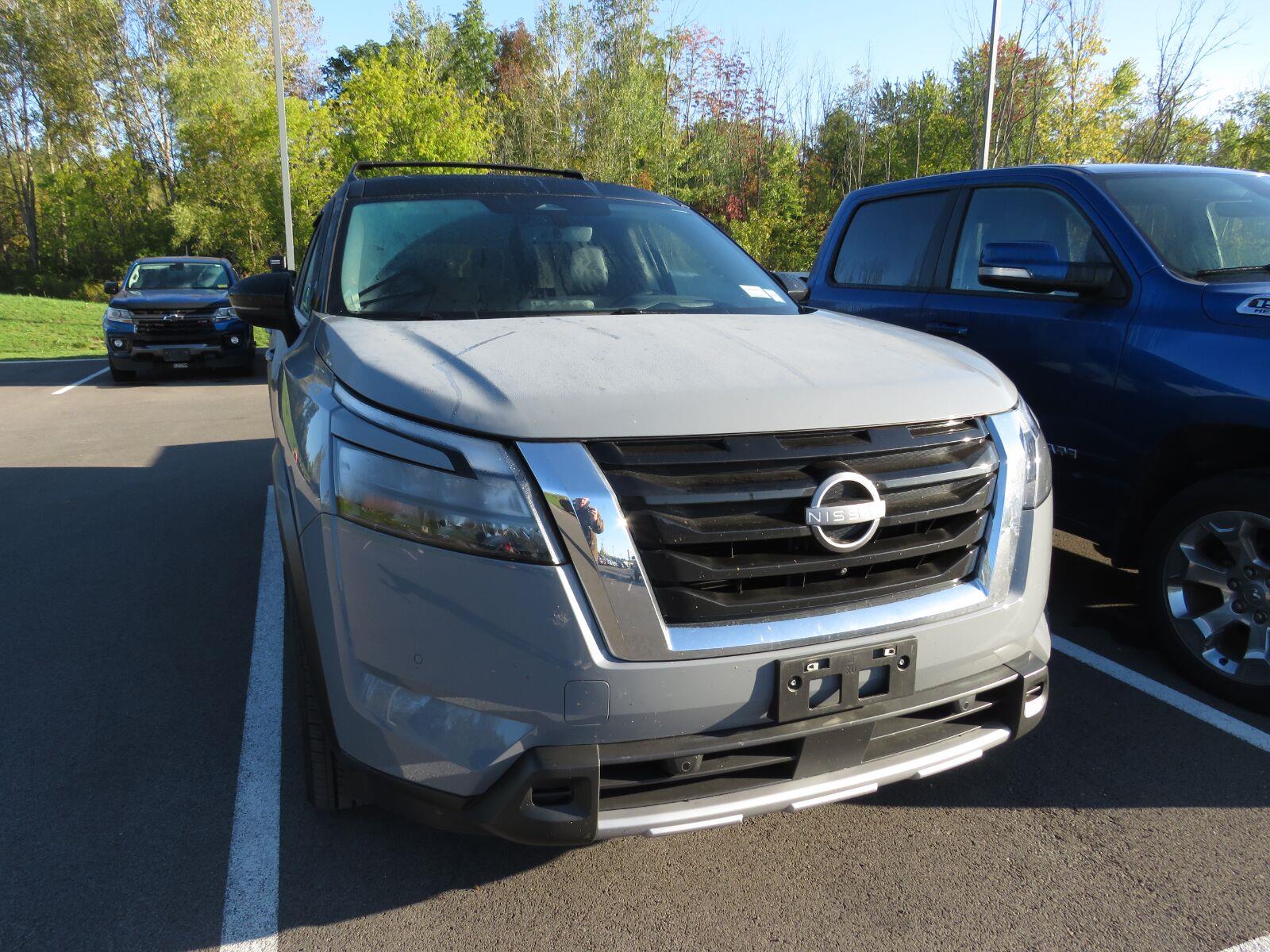 Used 2025 Solid Gray/Super Black Nissan Platinum image 3