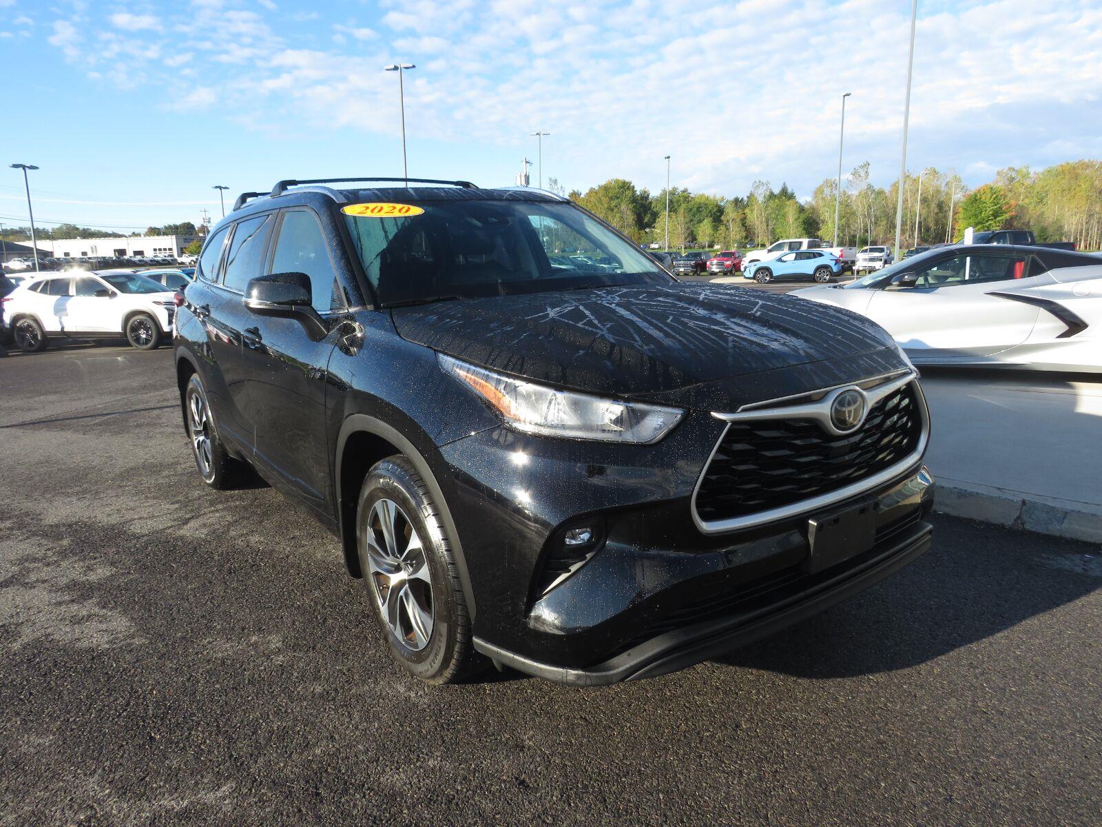 Used 2020 Midnight Black Metallic Toyota XLE image 2