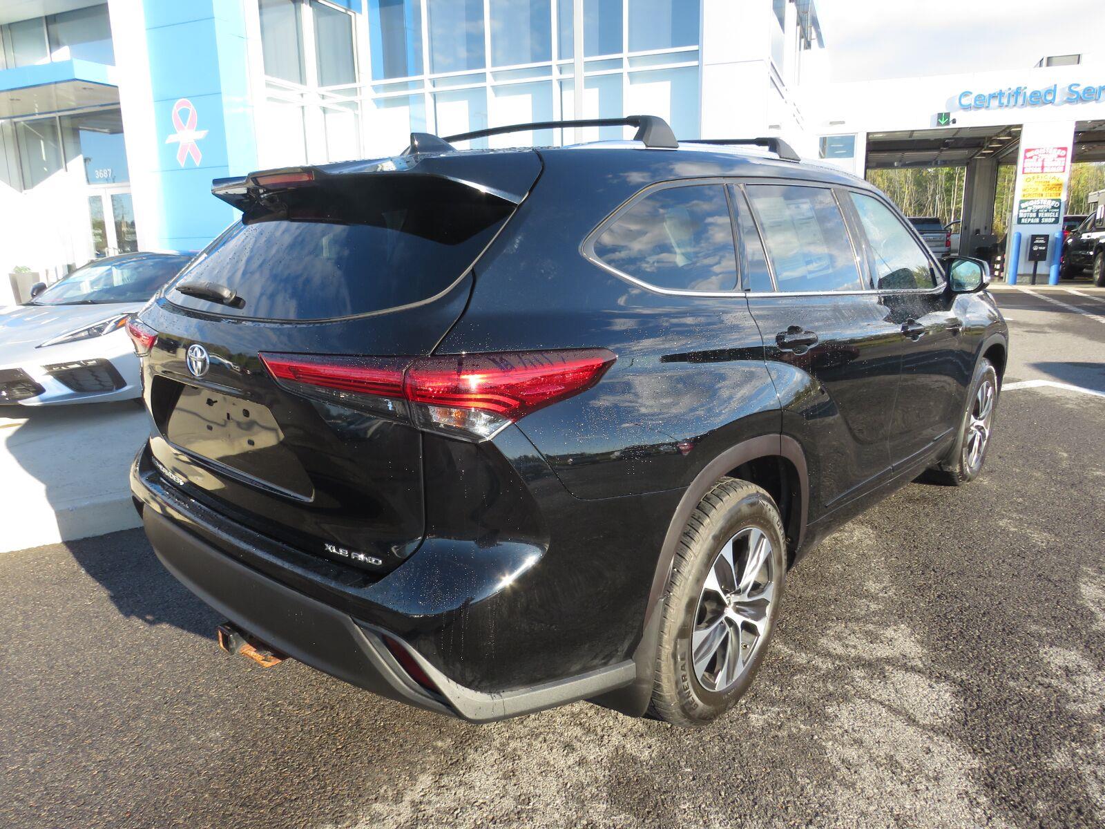 Used 2020 Midnight Black Metallic Toyota XLE image 6