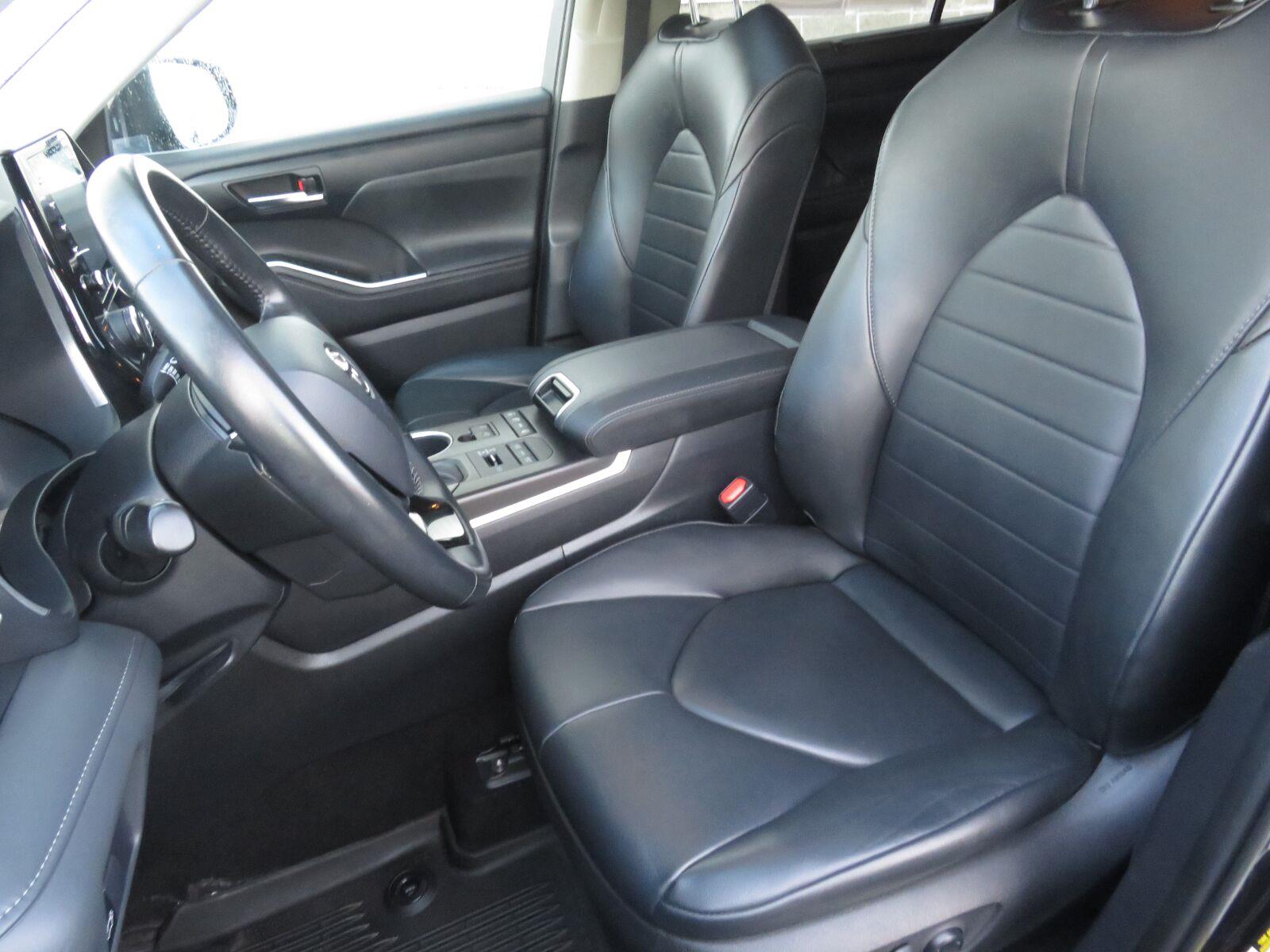 Used 2020 Midnight Black Metallic Toyota XLE image 22