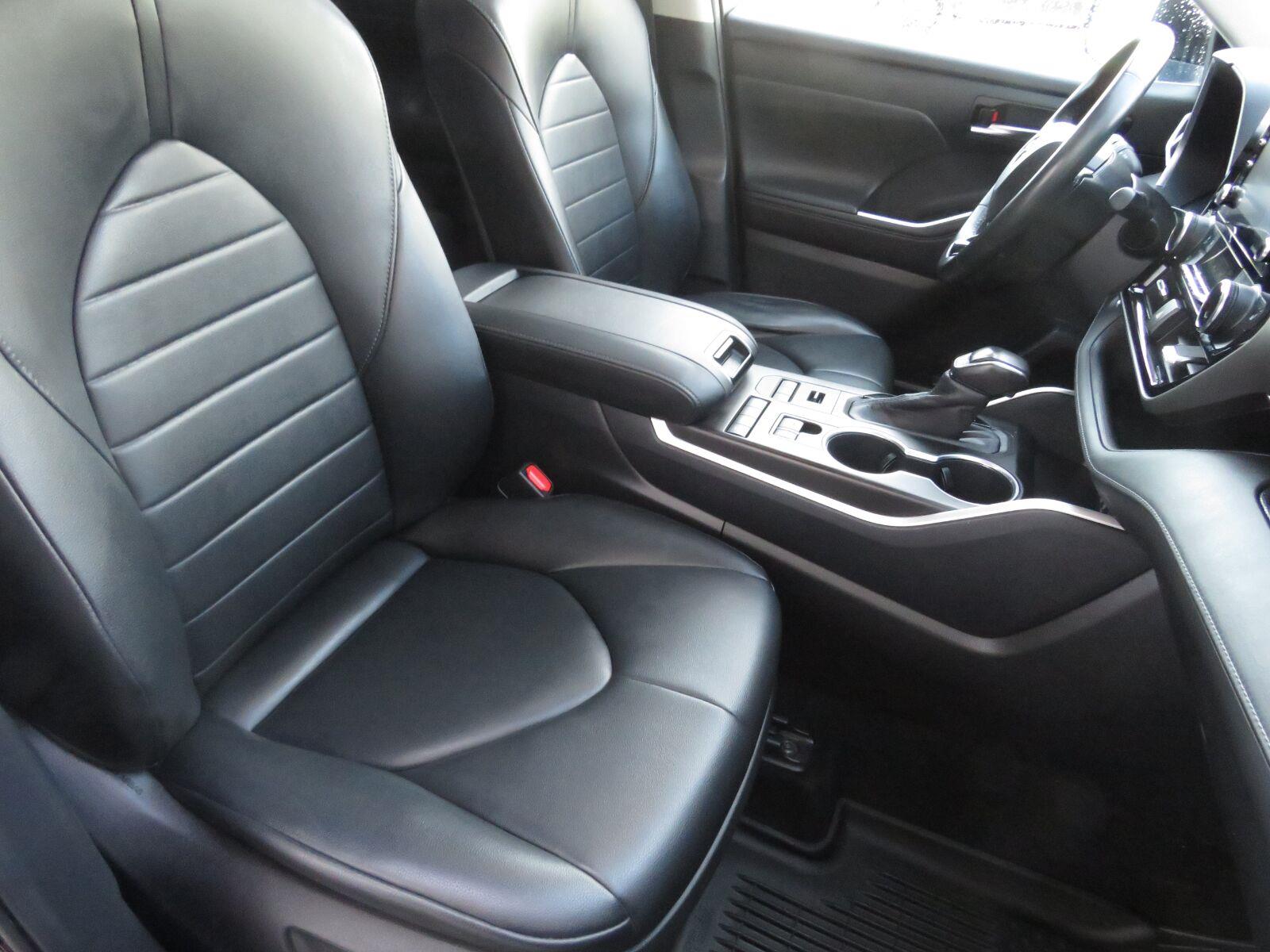 Used 2020 Midnight Black Metallic Toyota XLE image 28