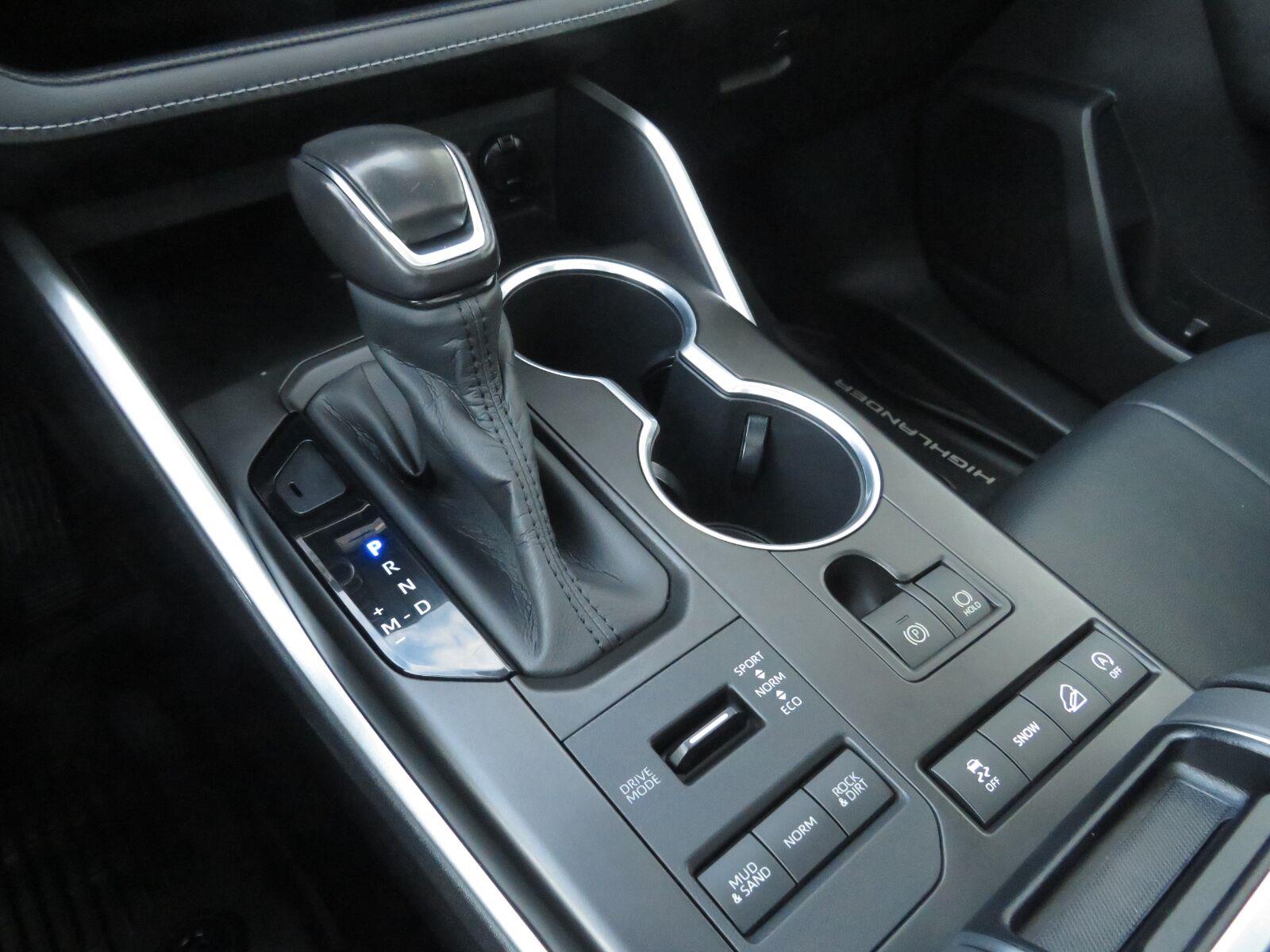 Used 2020 Midnight Black Metallic Toyota XLE image 31