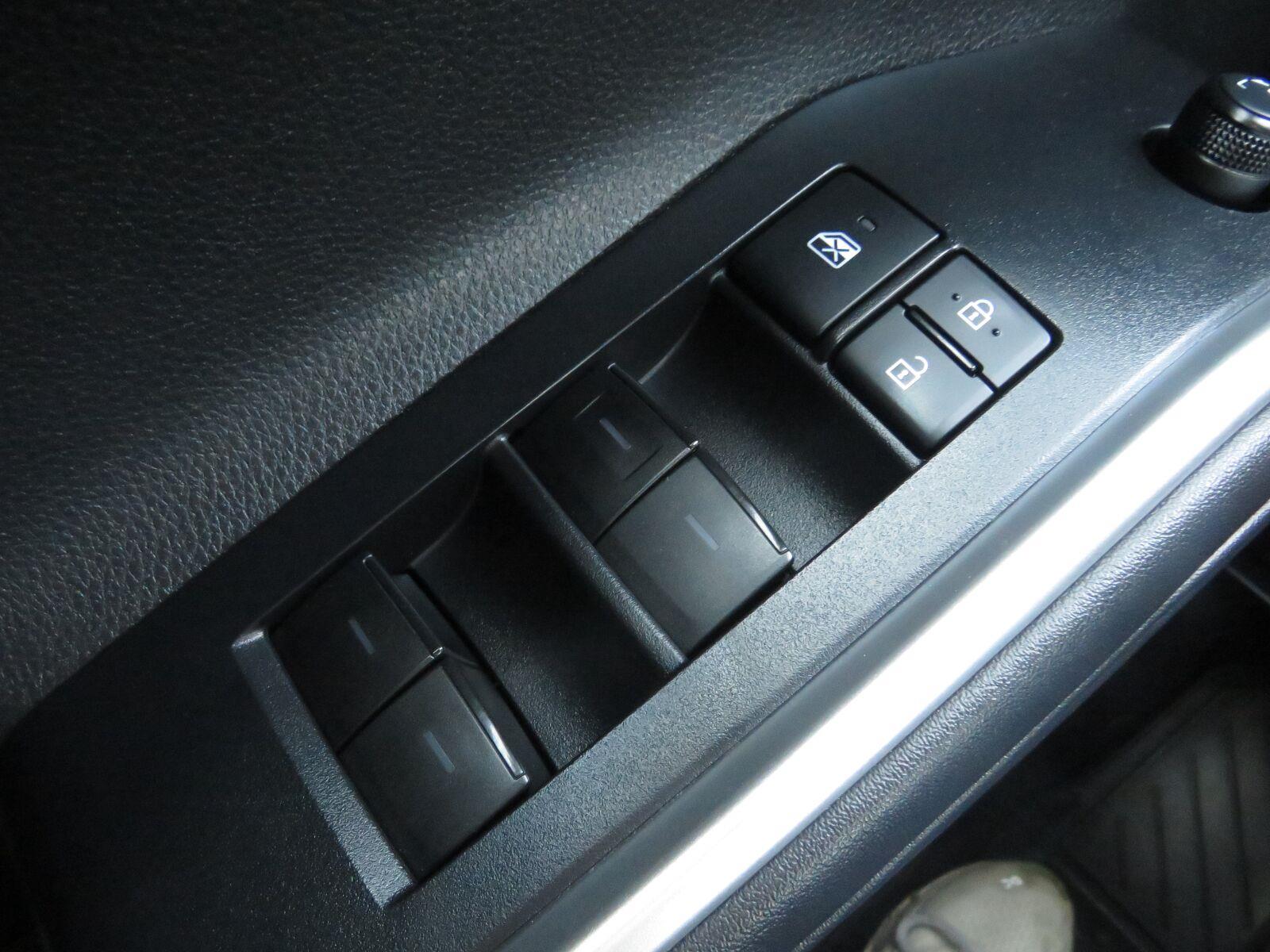 Used 2020 Midnight Black Metallic Toyota XLE image 33