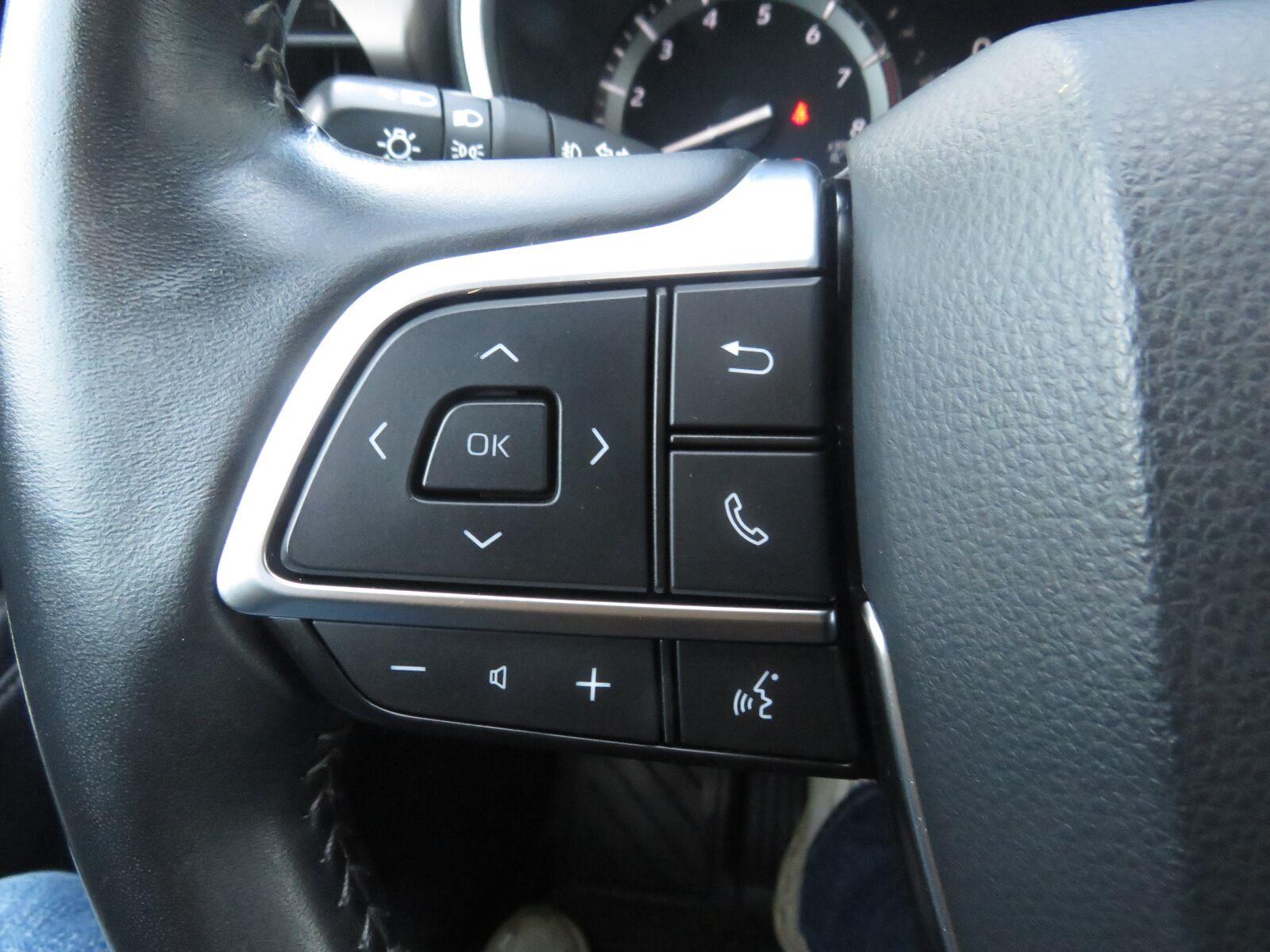 Used 2020 Midnight Black Metallic Toyota XLE image 34