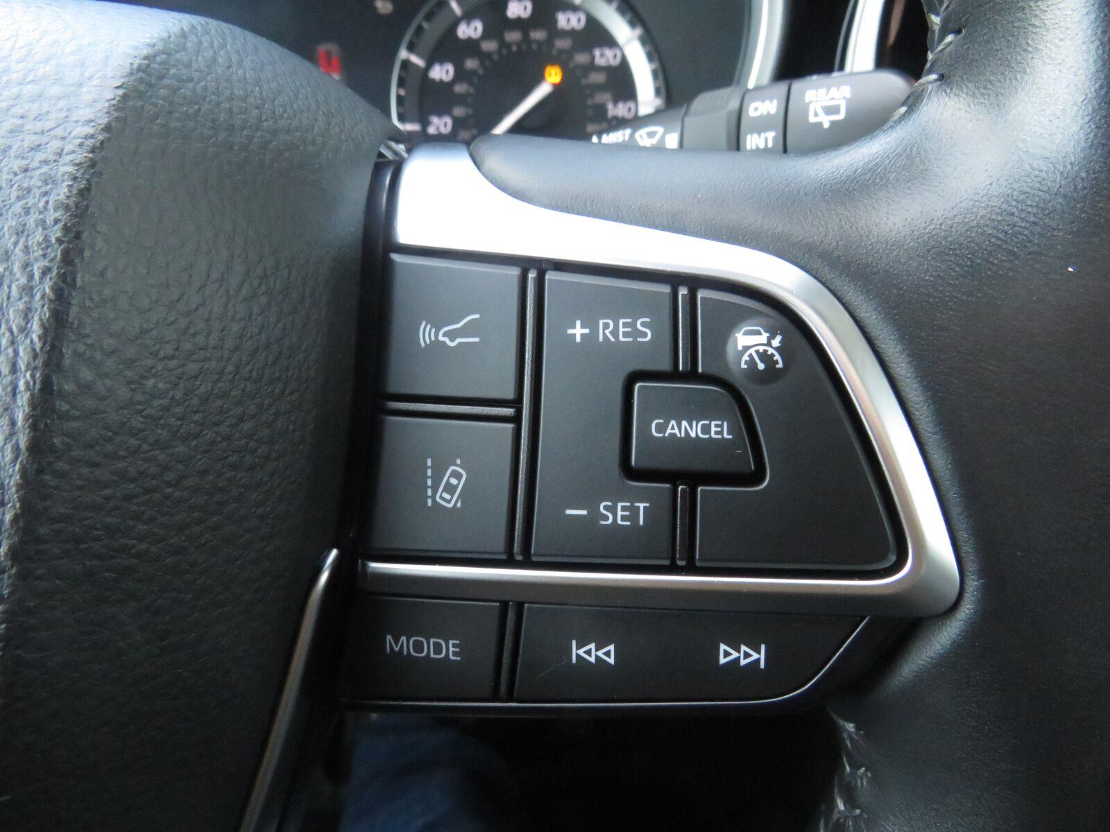 Used 2020 Midnight Black Metallic Toyota XLE image 35