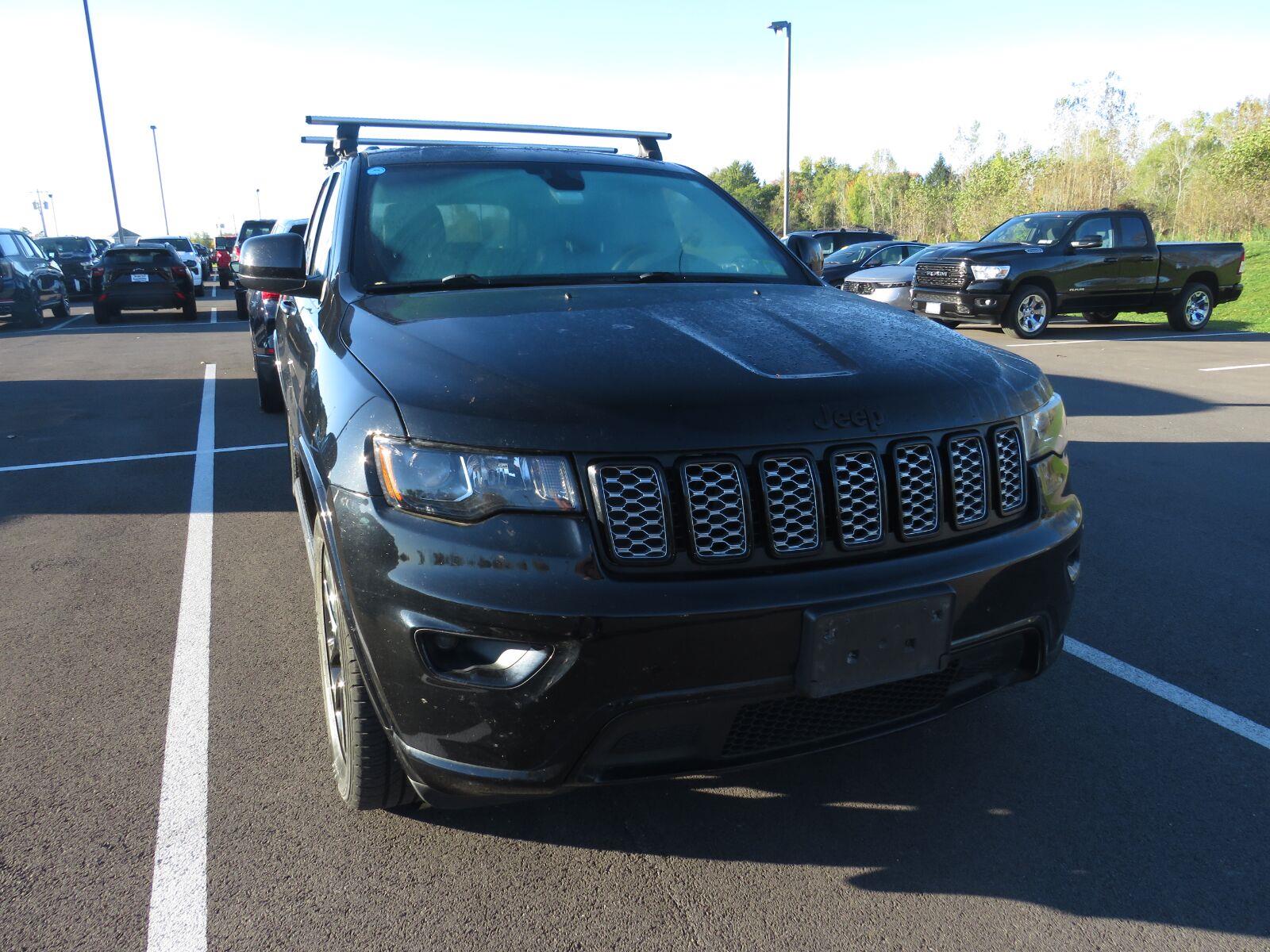 Used 2019 Diamond Black Crystal Pearlcoat Jeep Altitude image 14