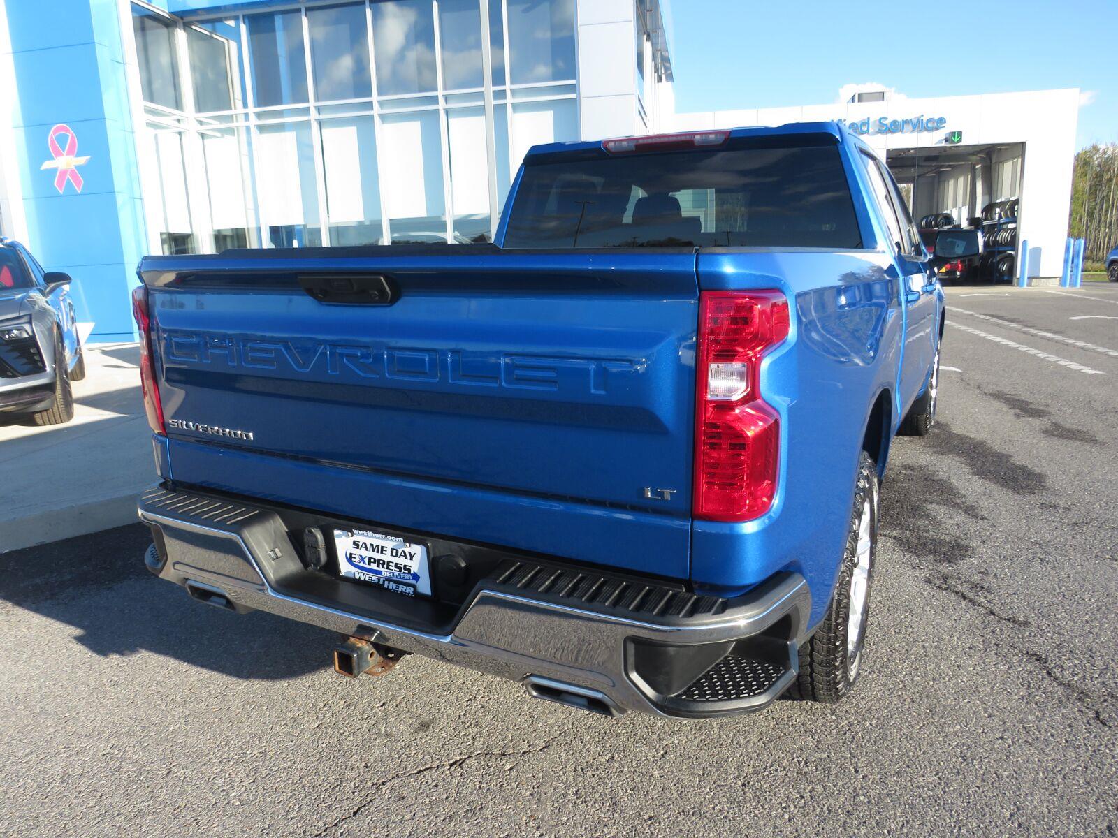 Used 2022 Glacier Blue Metallic Chevrolet LT image 7