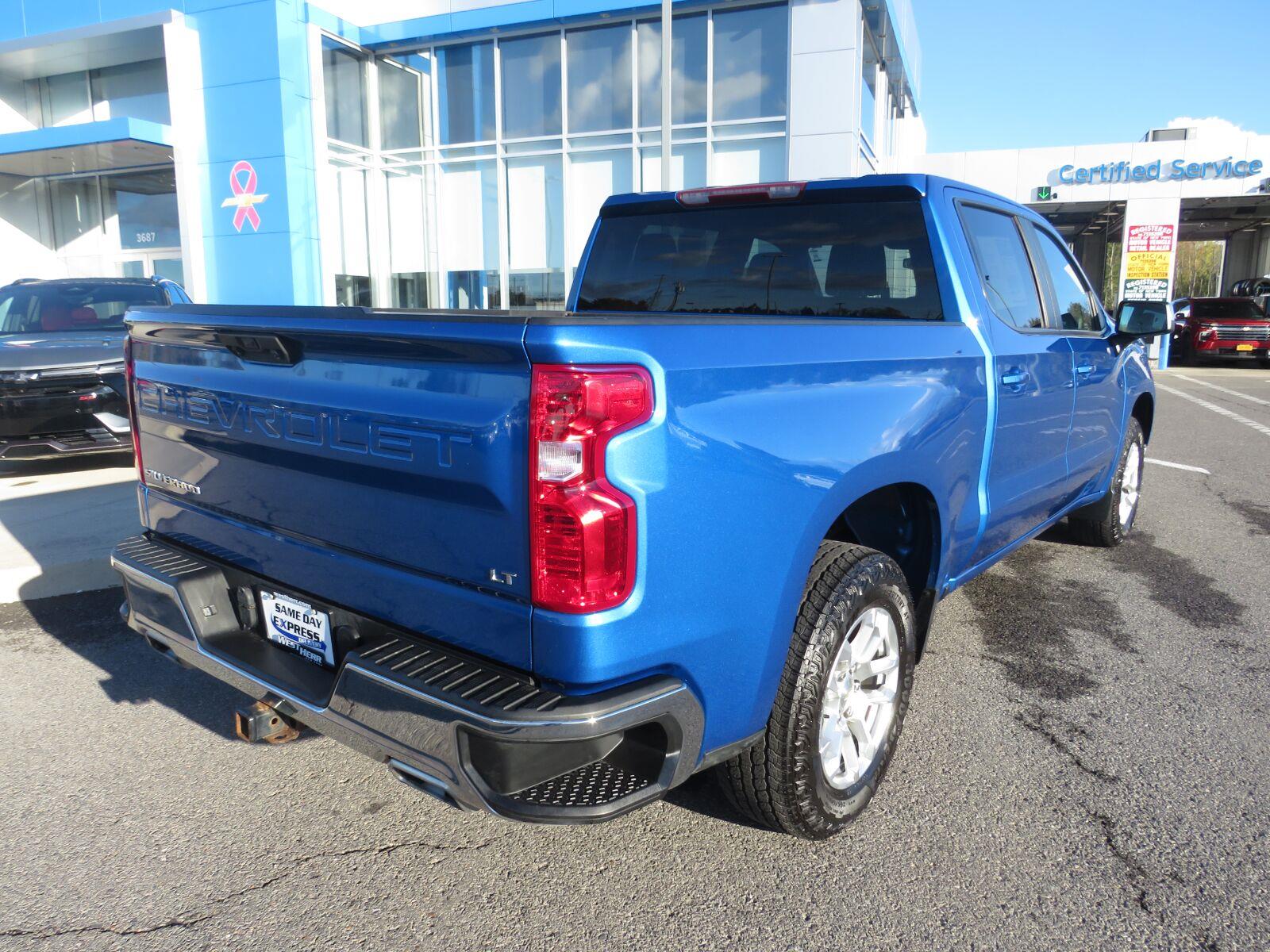 Used 2022 Glacier Blue Metallic Chevrolet LT image 9