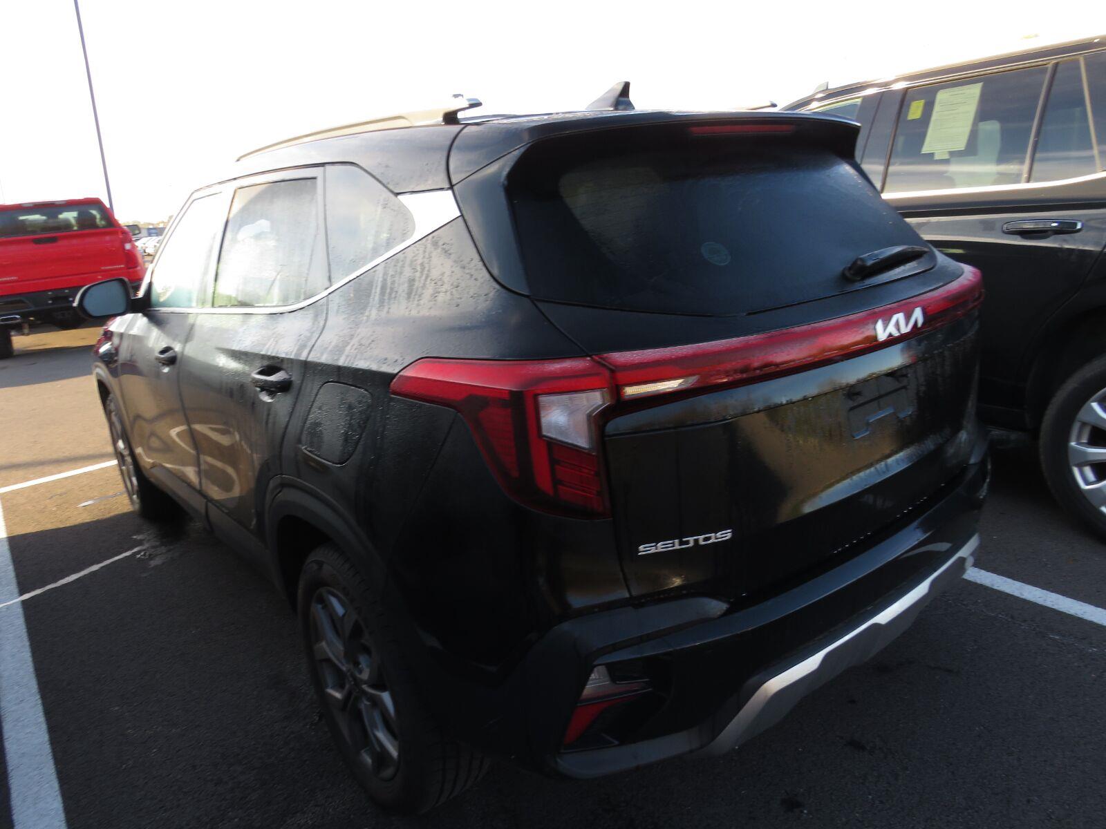 Used 2024 Fusion Black Kia S image 7