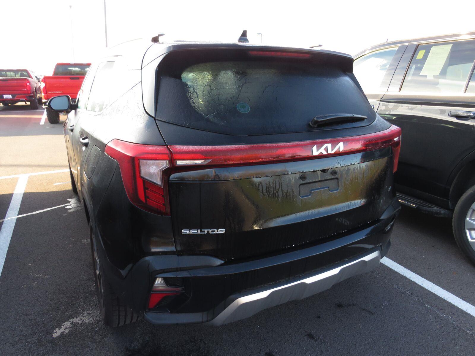 Used 2024 Fusion Black Kia S image 10