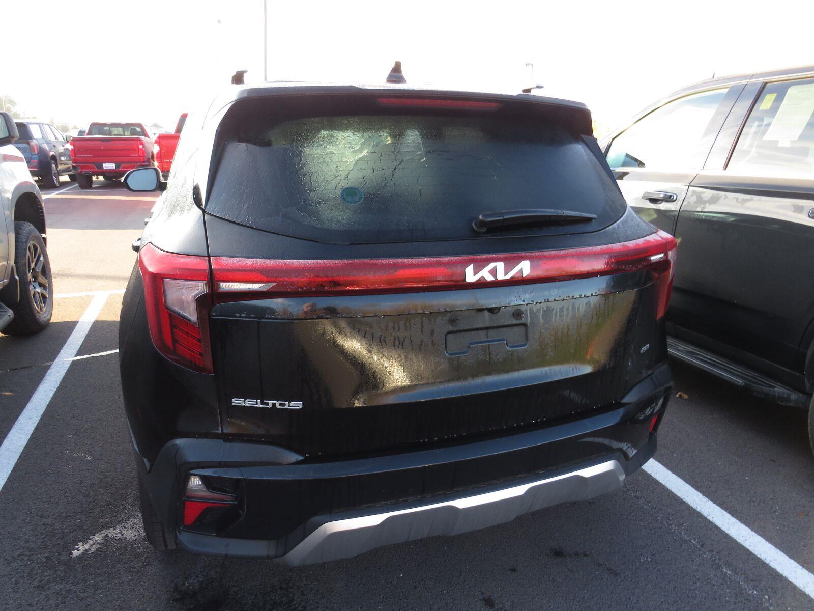 Used 2024 Fusion Black Kia S image 11