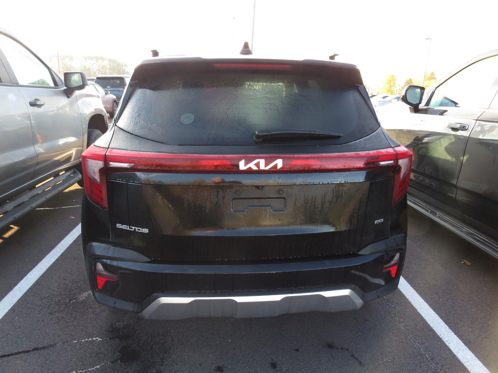 Used 2024 Fusion Black Kia S image 12