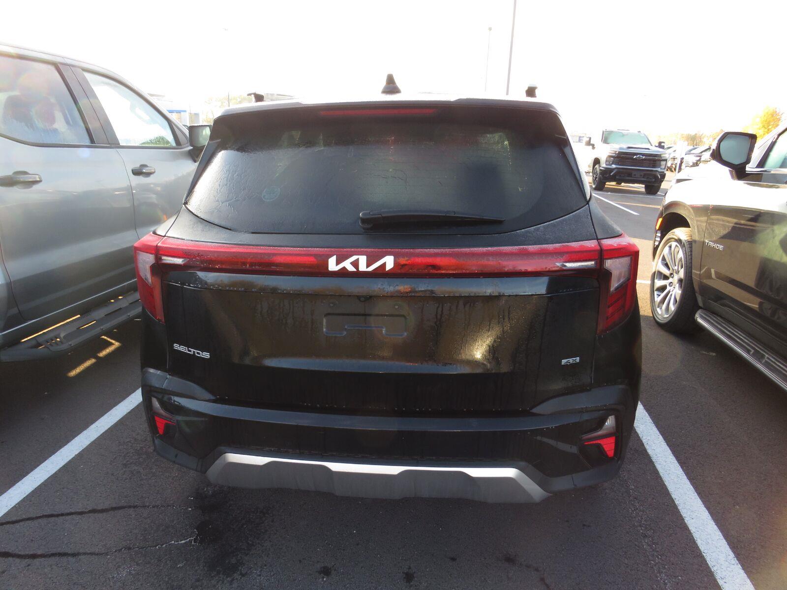Used 2024 Fusion Black Kia S image 13