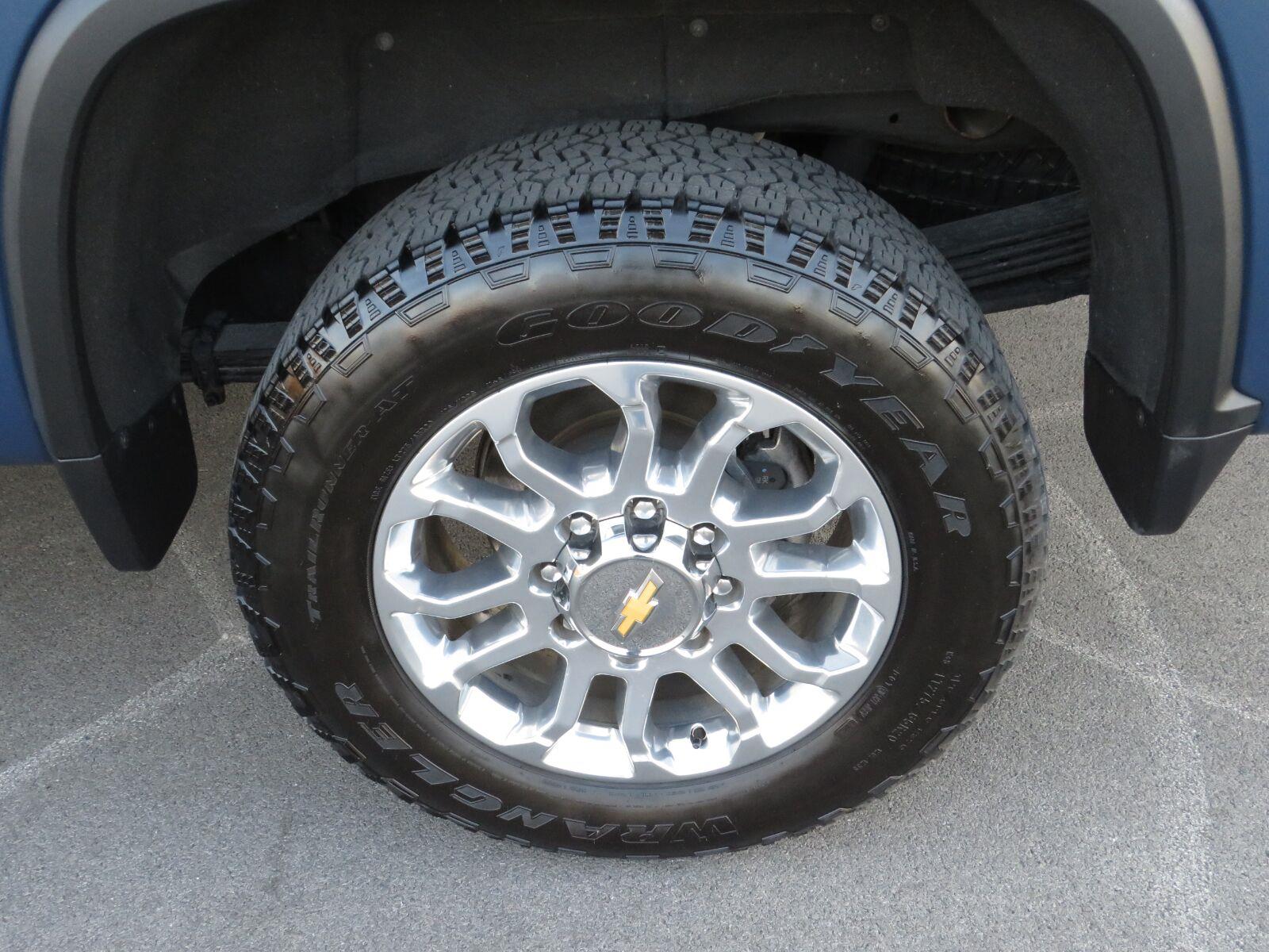 Used 2024 Lakeshore Blue Metallic Chevrolet LTZ image 18