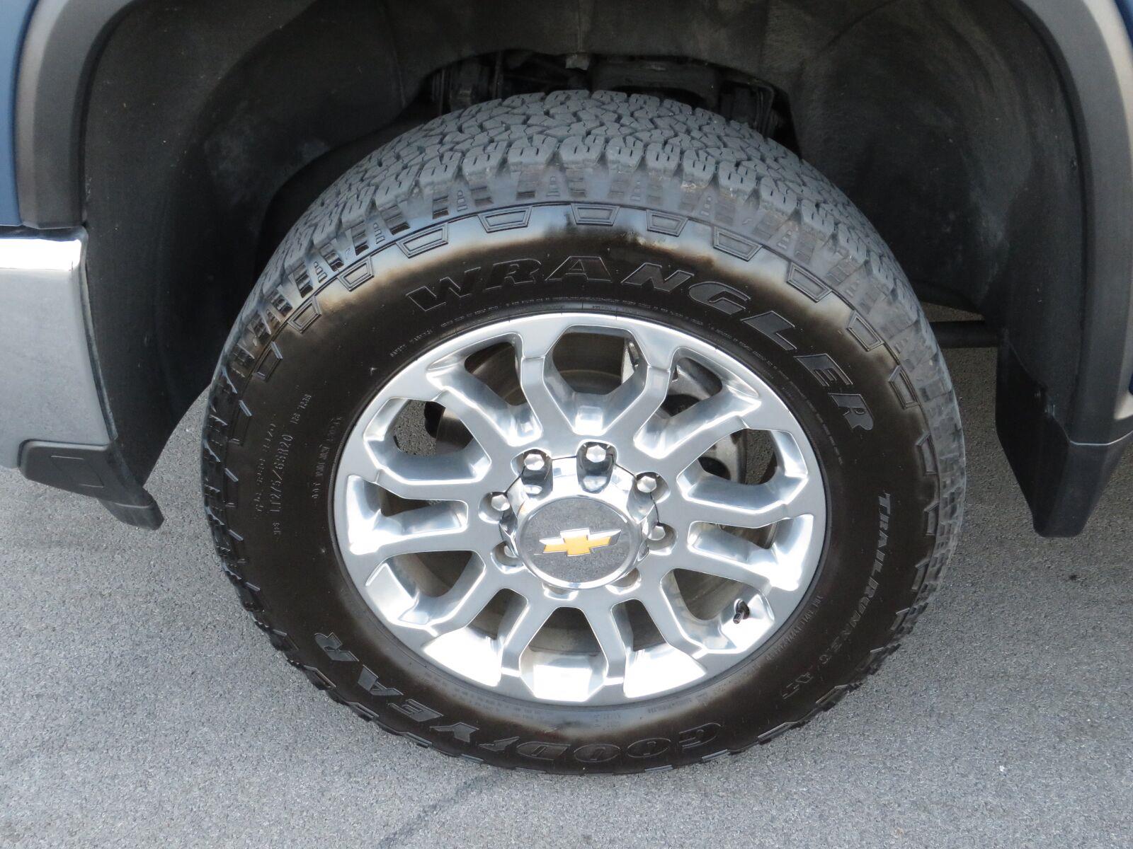 Used 2024 Lakeshore Blue Metallic Chevrolet LTZ image 19