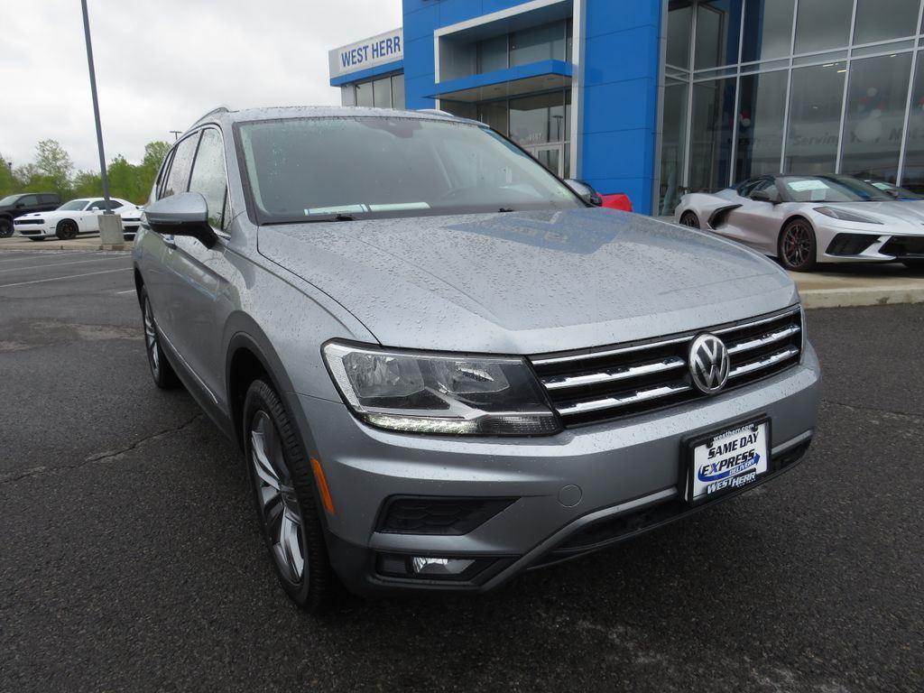 Used 2020 Silver Metallic Volkswagen 2.0T SEL image 3