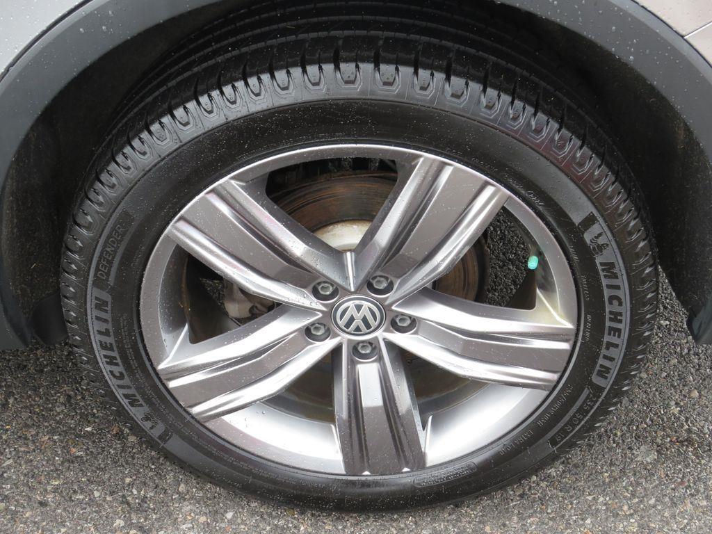 Used 2020 Silver Metallic Volkswagen 2.0T SEL image 12