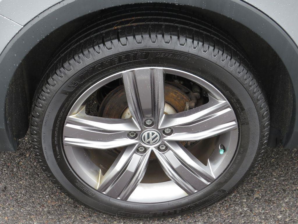 Used 2020 Silver Metallic Volkswagen 2.0T SEL image 14