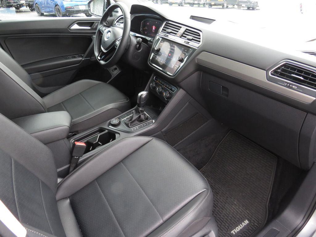 Used 2020 Silver Metallic Volkswagen 2.0T SEL image 16